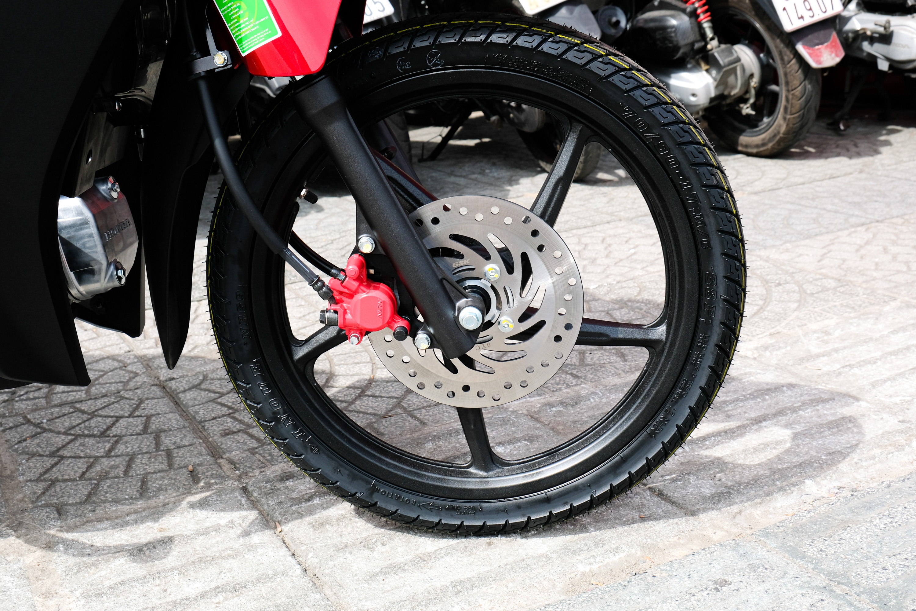 Honda Blade phien ban moi duoc ban duoi gia de xuat tai TP.HCM anh 5