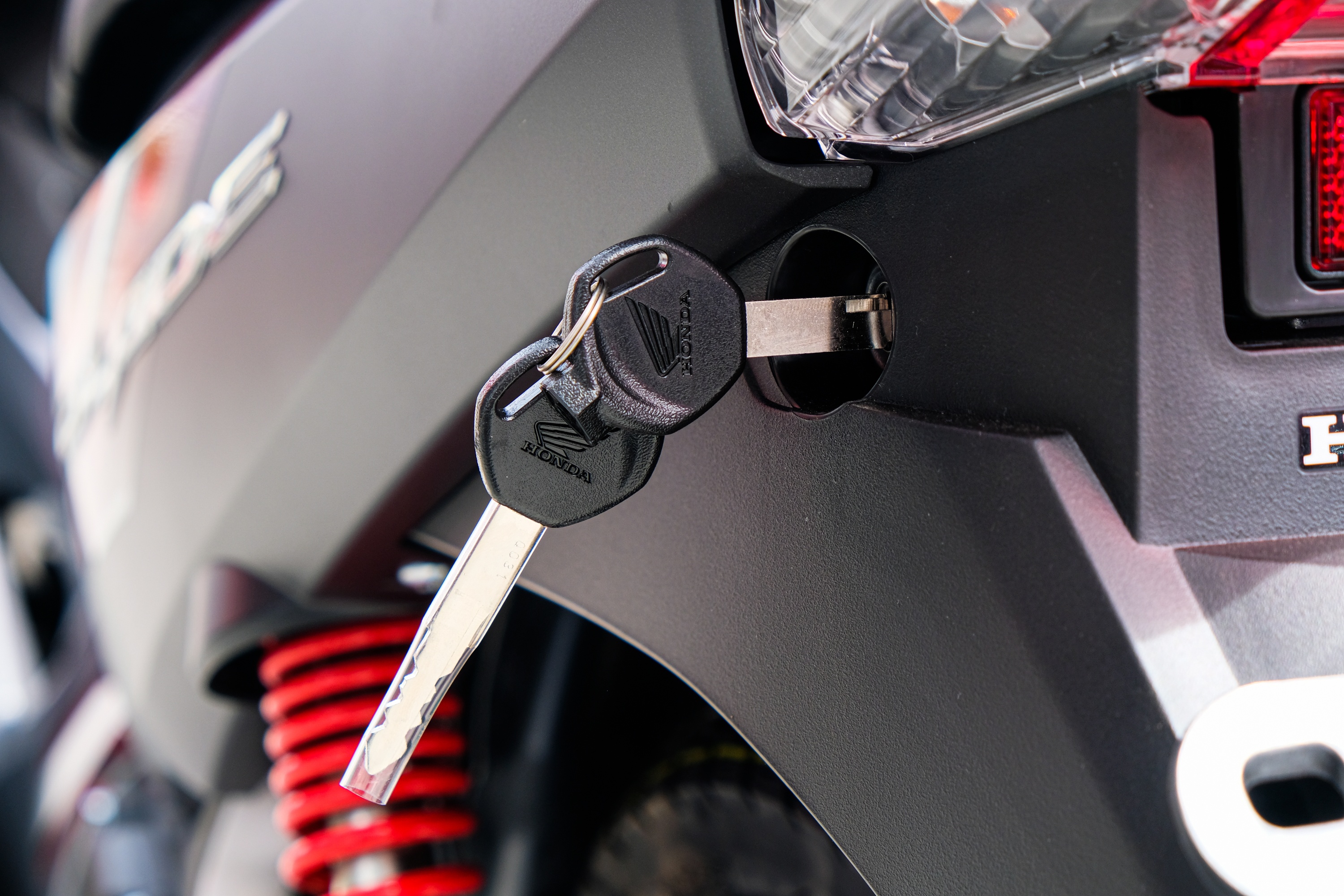 Honda Blade phien ban moi duoc ban duoi gia de xuat tai TP.HCM anh 12