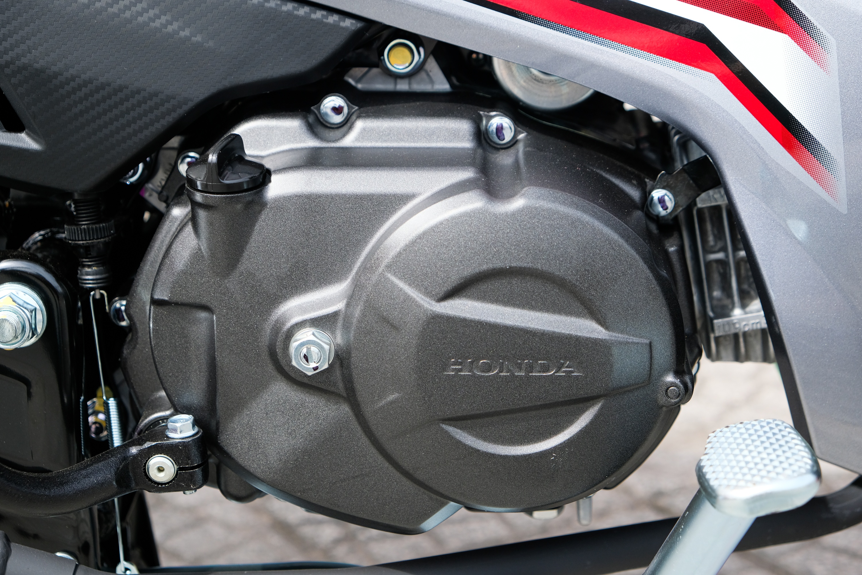 Honda Blade phien ban moi duoc ban duoi gia de xuat tai TP.HCM anh 9