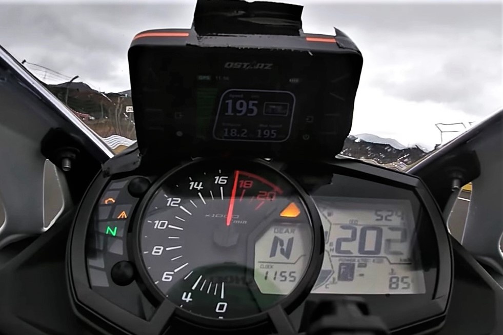 Kawasaki Ninja ZX-25R dat toc do hon 200 km/h tren duong dua hinh anh