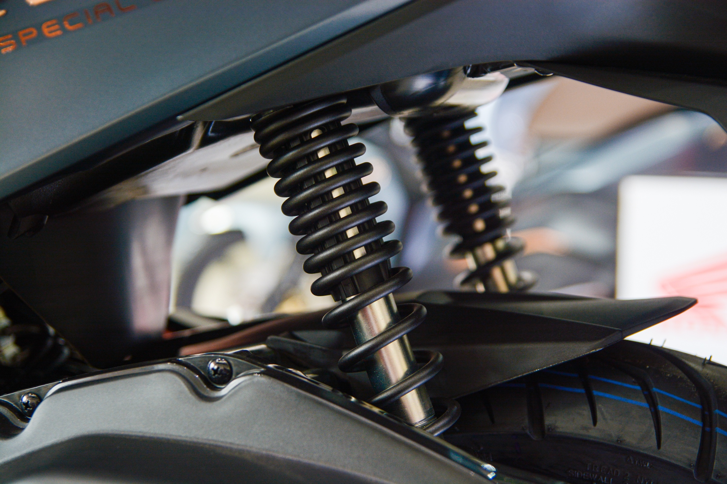 Chi tiet Honda Air Blade phien ban moi tai dai ly anh 9