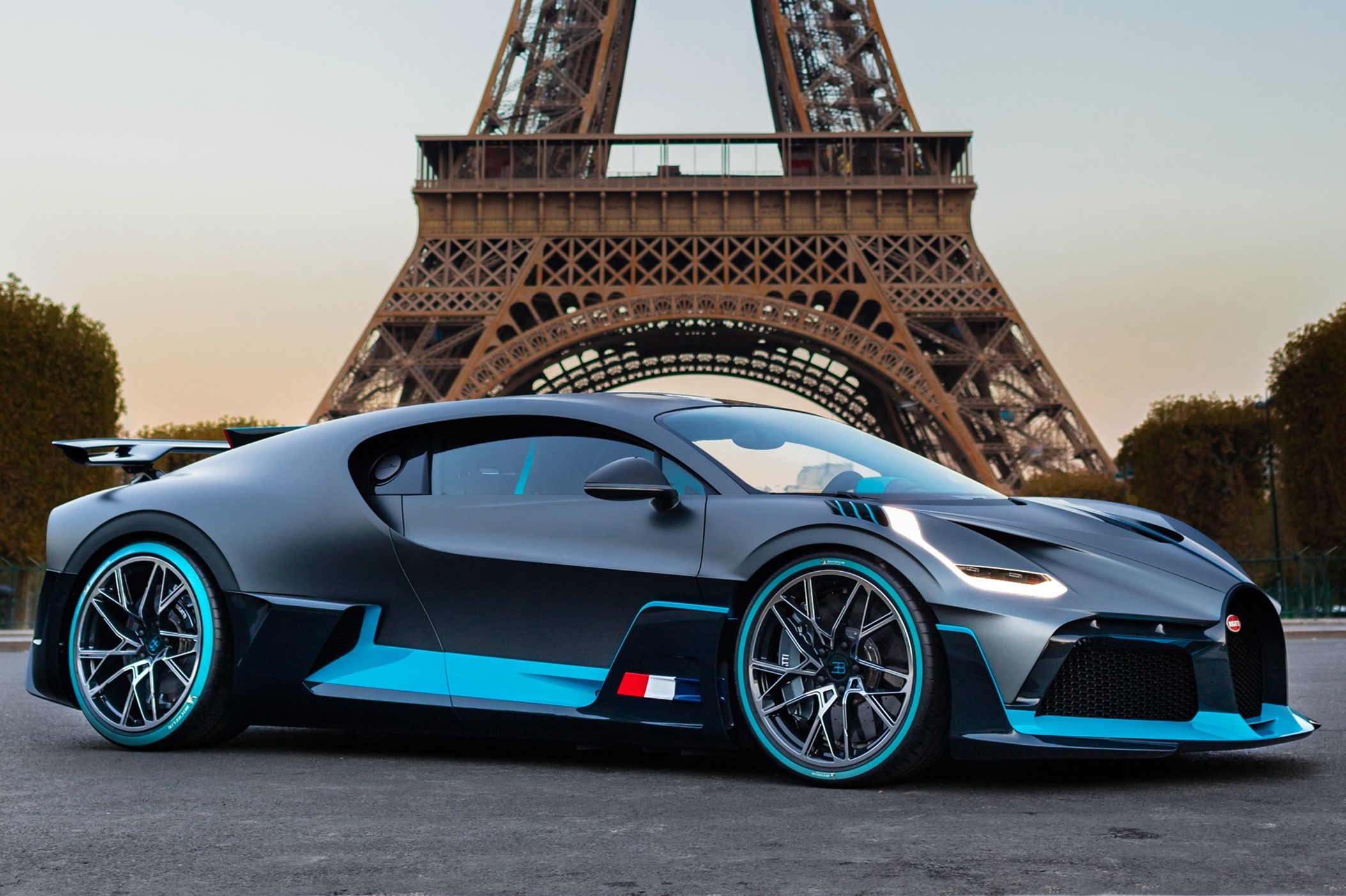 Bugatti Chiron bi trieu hoi vi nguy co gay truc lai hinh anh