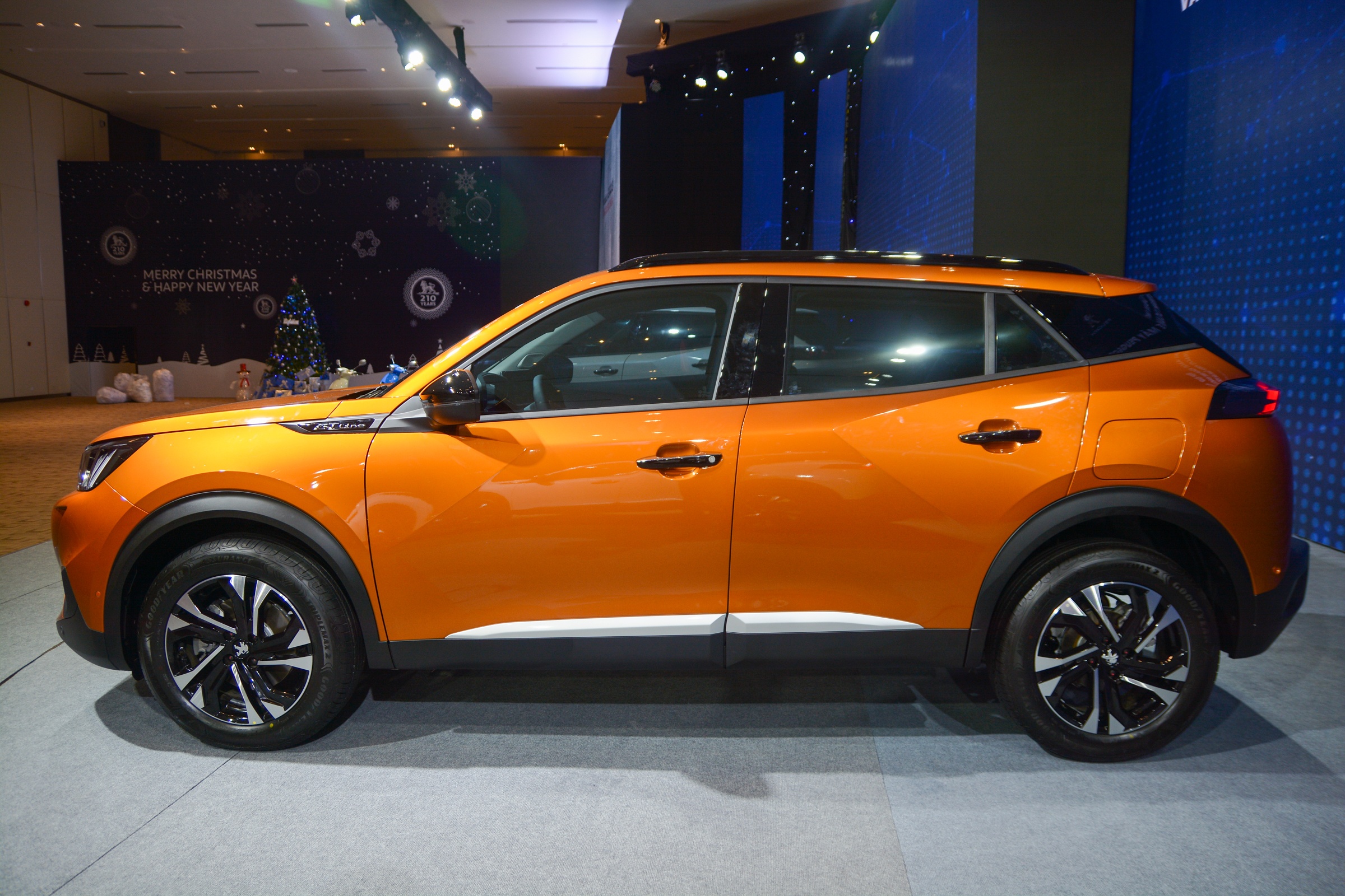 Chi tiết Peugeot 2008 vừa được ra mắt tại Việt Nam ảnh 5 Chi tiet Peugeot 2008 vua duoc ra mat tai Viet Nam anh 5