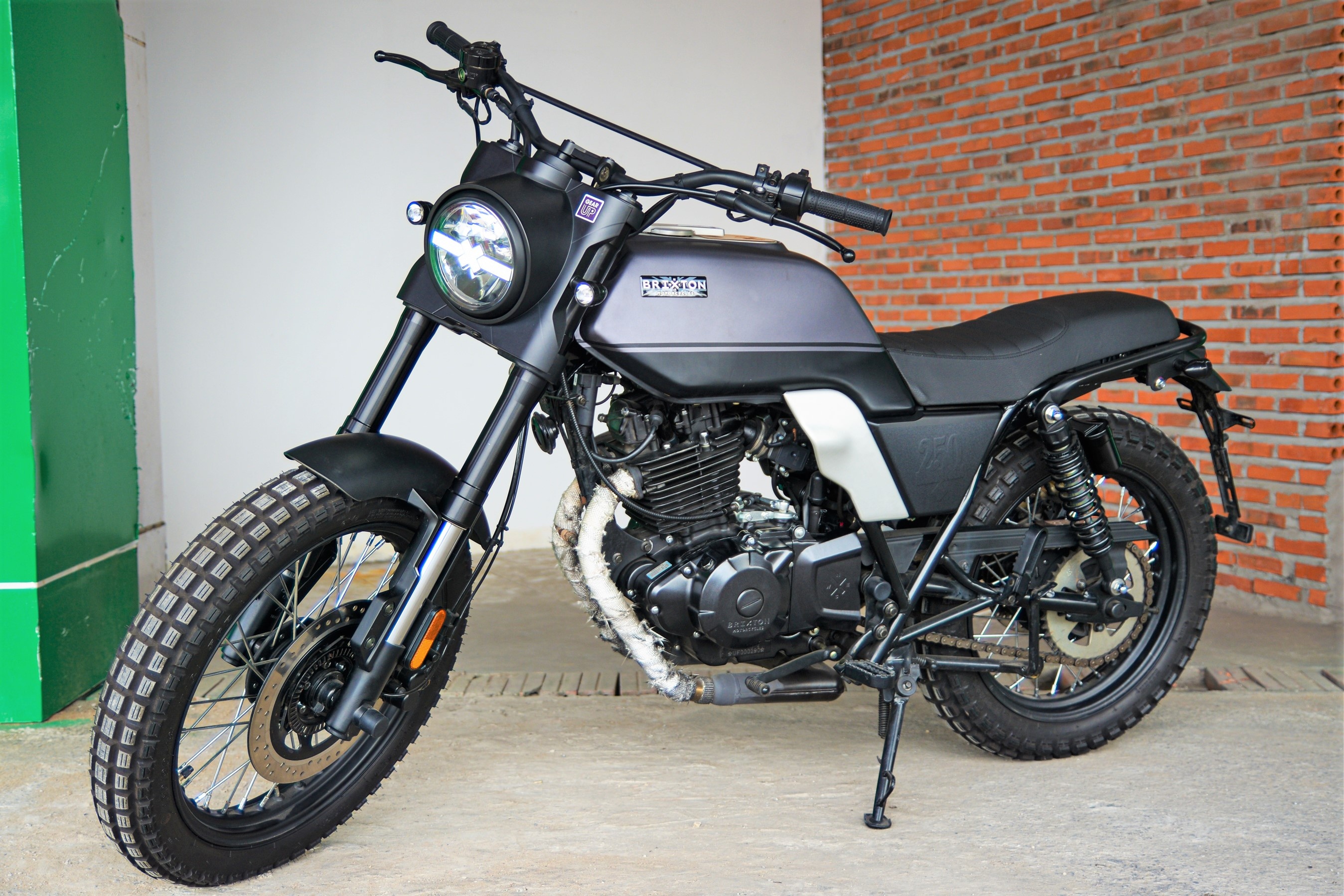 Chi tiet Brixton BX 250 doi 2020 gia 88,8 trieu dong tai Viet Nam hinh anh