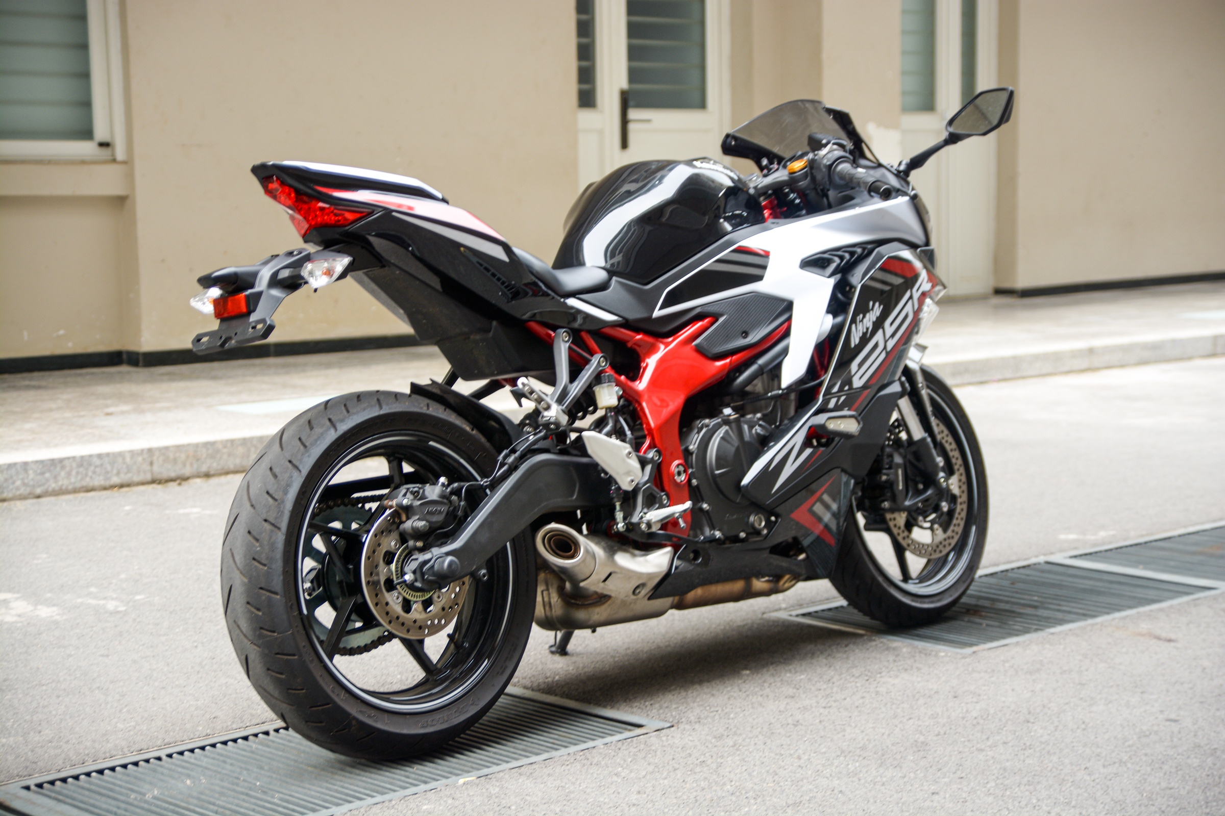 Mot ngay cam lai Kawasaki Ninja ZX-25R anh 16