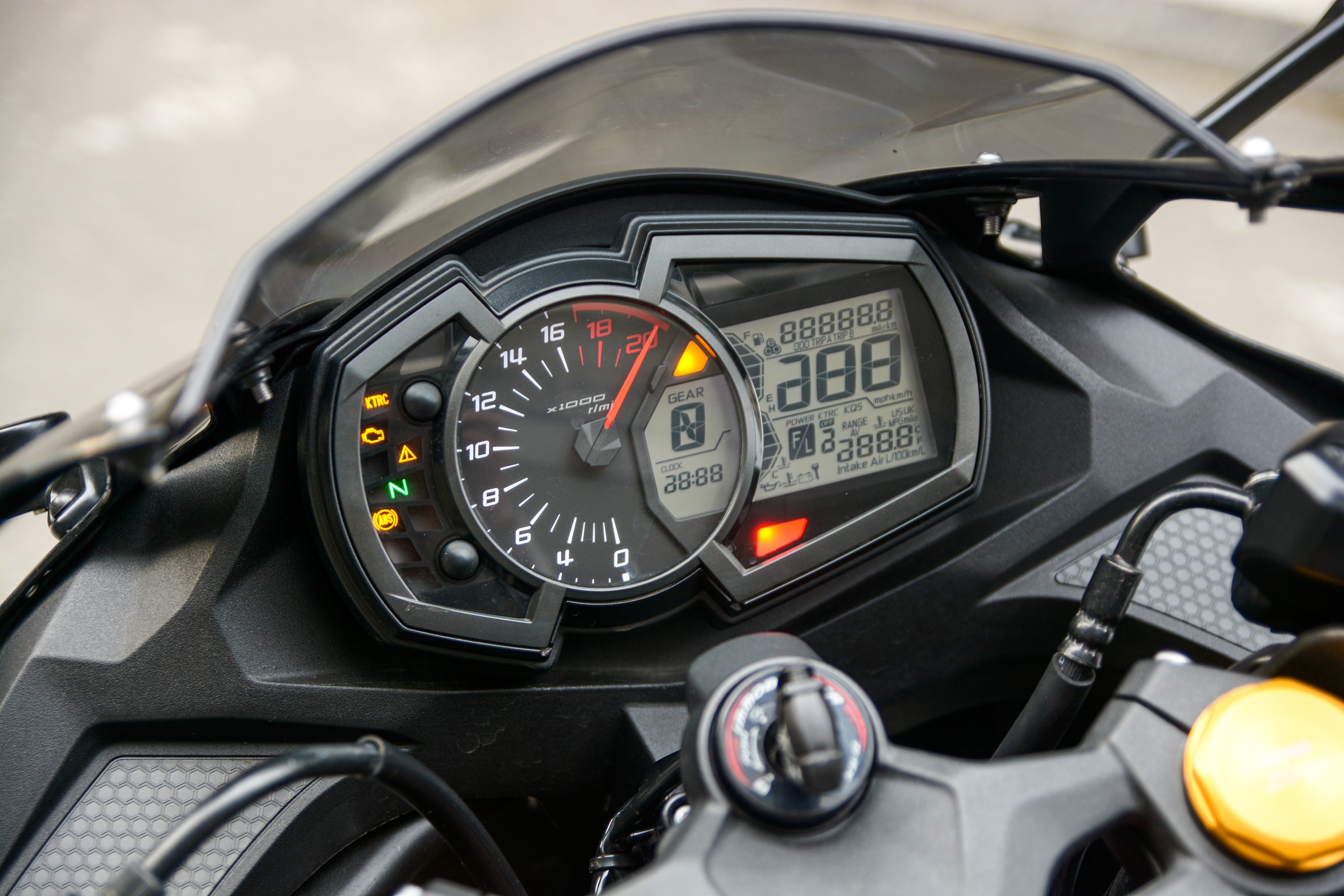 Mot ngay cam lai Kawasaki Ninja ZX-25R anh 5