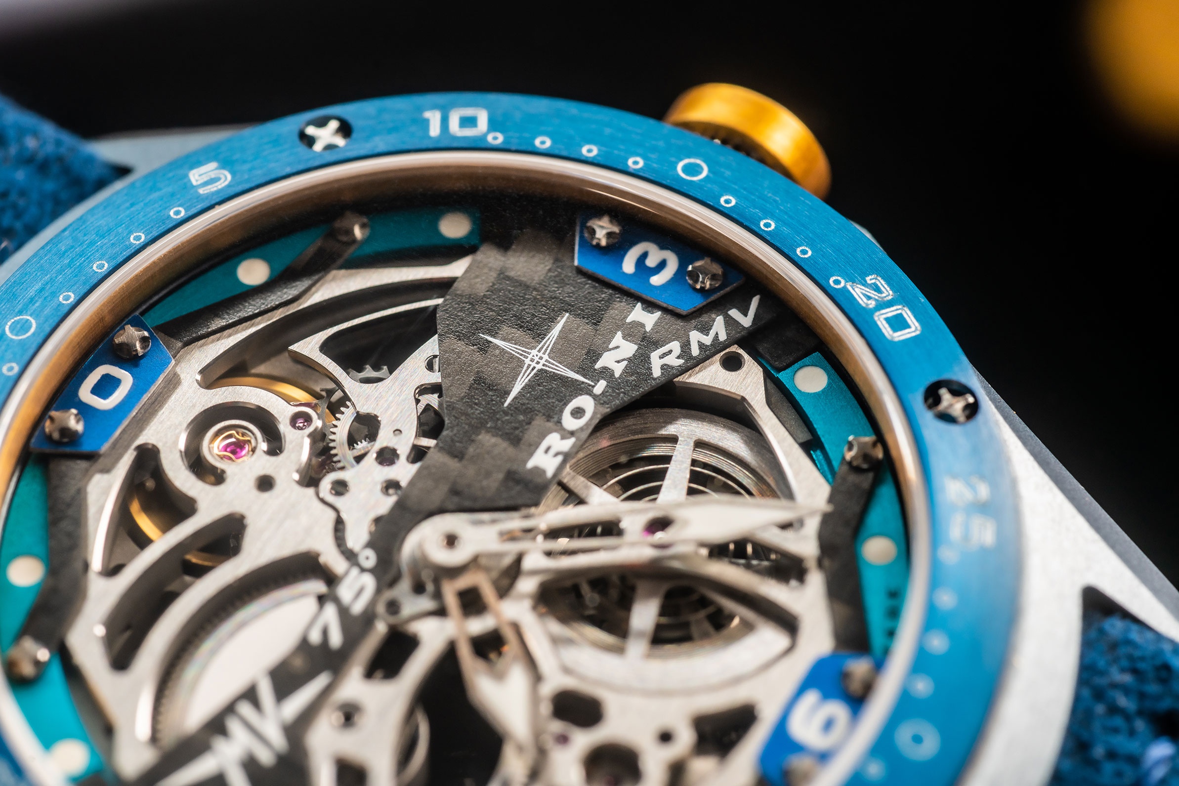 Dong ho deo tay gia gan 70.000 USD duoc lay cam hung tu moto anh 3