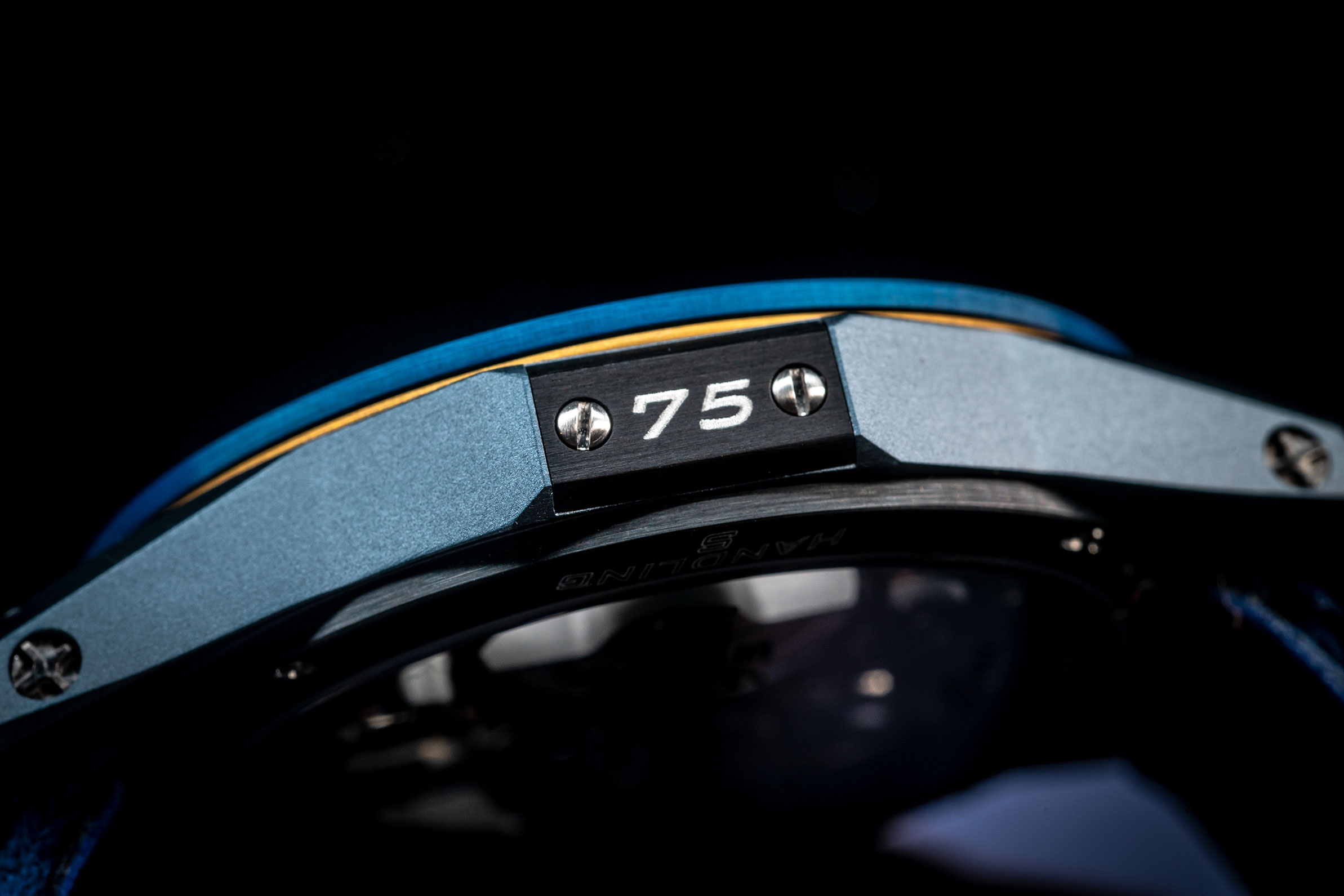 Dong ho deo tay gia gan 70.000 USD duoc lay cam hung tu moto anh 4