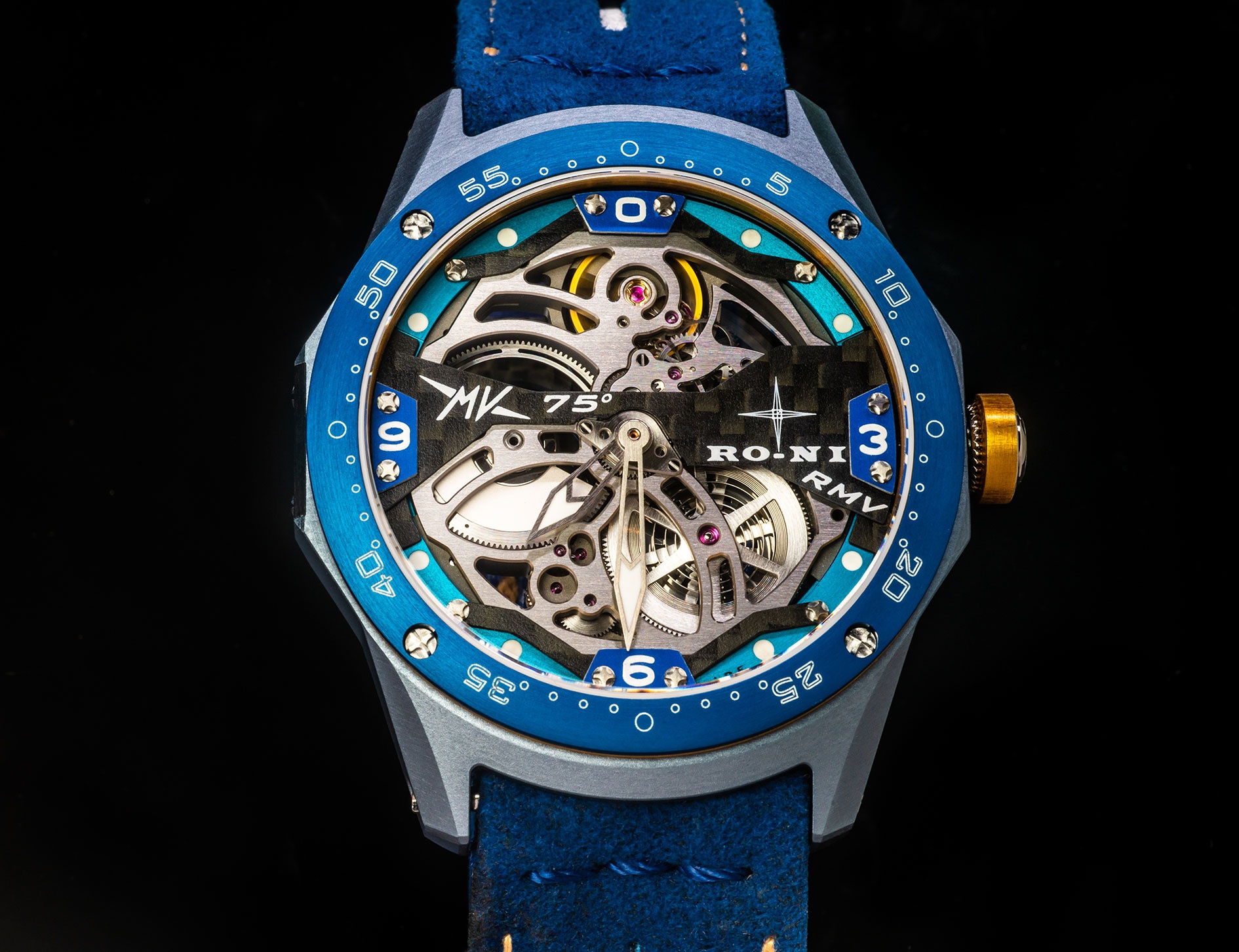 Dong ho deo tay gia gan 70.000 USD duoc lay cam hung tu moto anh 2