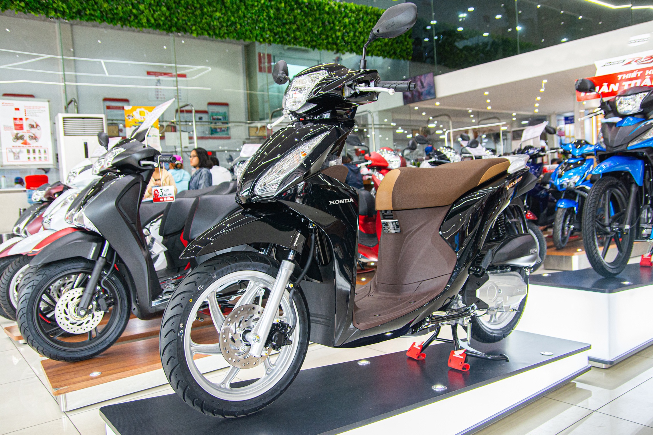 Honda Vision giam gia trong thang Ngau hinh anh