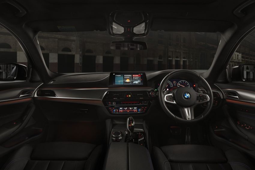 Chi tiết BMW 530i M Sport Dark Shadow Edition giá gần 100.000 USD ảnh 5 Chi tiet BMW 530i M Sport Dark Shadow Edition gia gan 100.000 USD anh 5