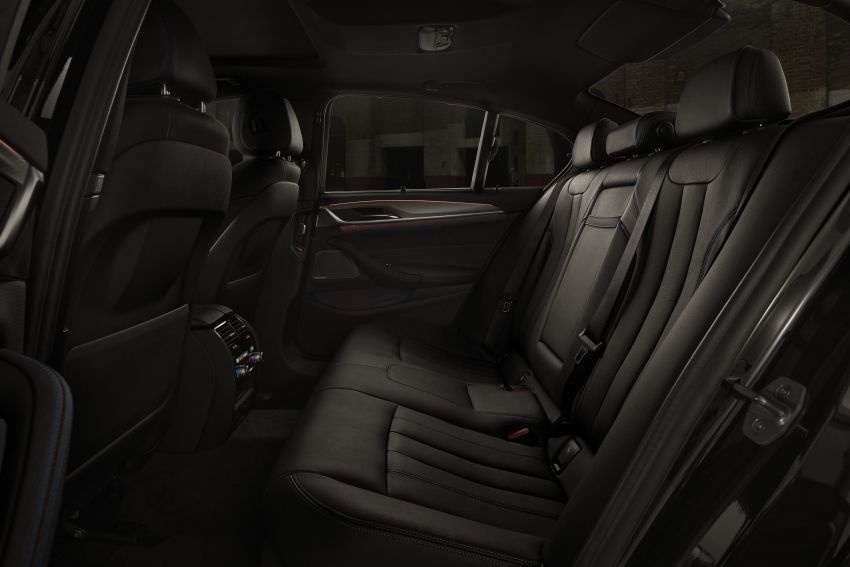 Chi tiết BMW 530i M Sport Dark Shadow Edition giá gần 100.000 USD ảnh 7 Chi tiet BMW 530i M Sport Dark Shadow Edition gia gan 100.000 USD anh 7