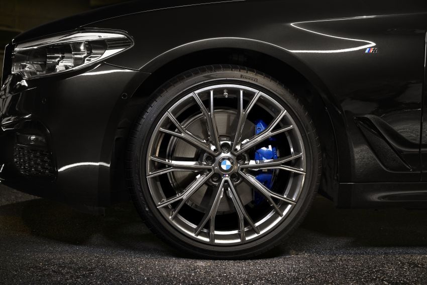 Chi tiết BMW 530i M Sport Dark Shadow Edition giá gần 100.000 USD ảnh 3 Chi tiet BMW 530i M Sport Dark Shadow Edition gia gan 100.000 USD anh 3