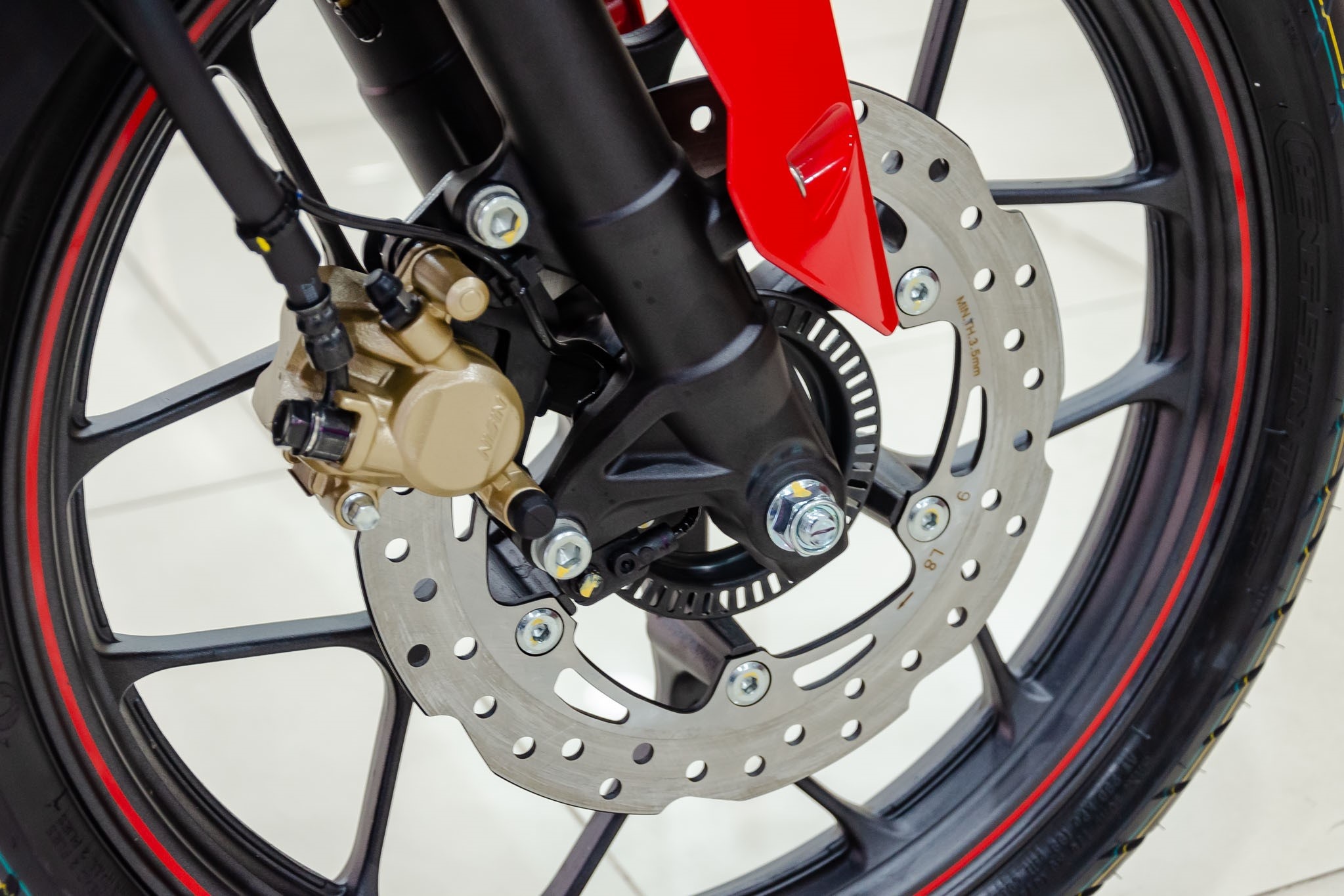 Honda Winner X phien ban phanh thuong giam gia ban anh 2