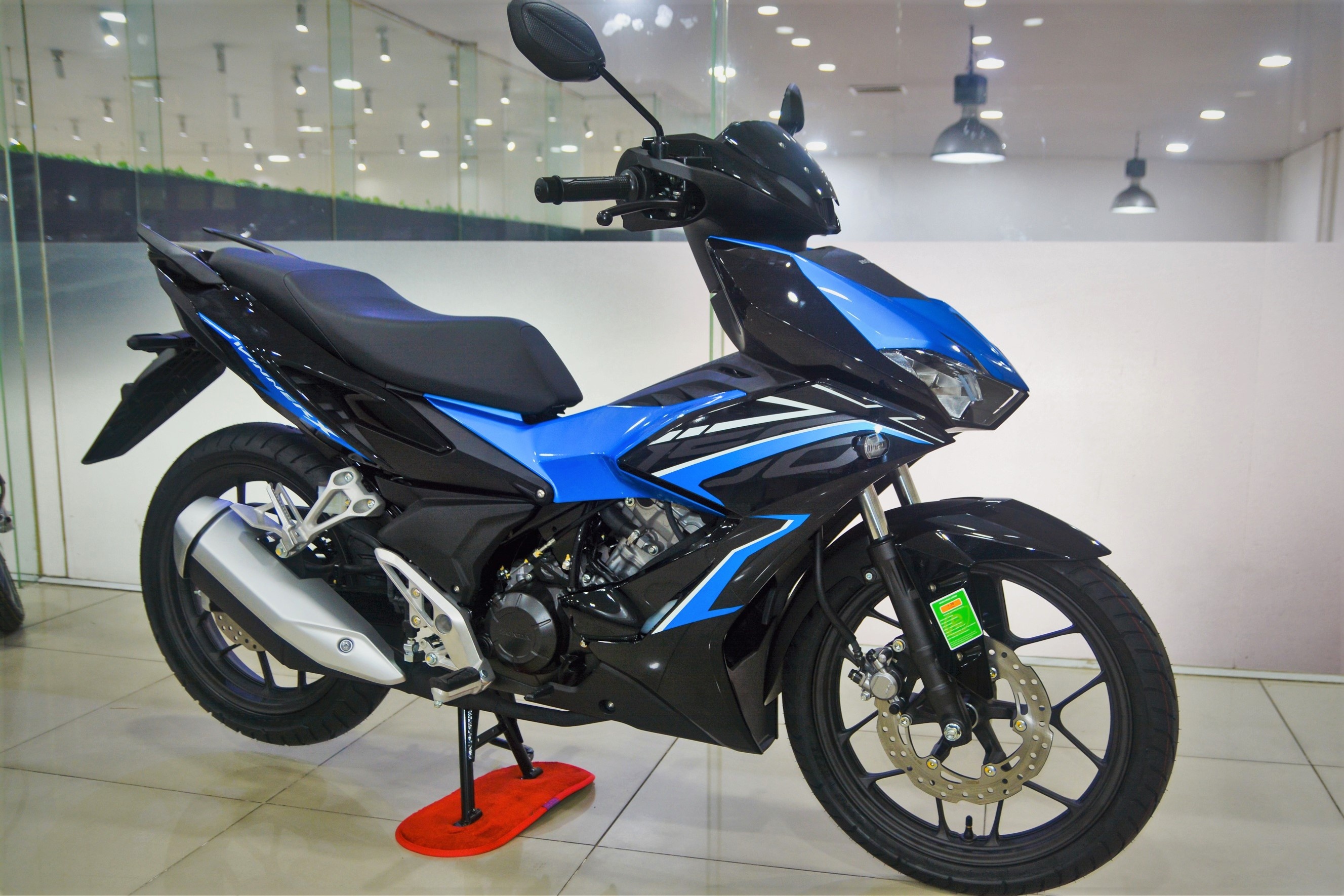 Honda Winner X thay doi gia ban sau khi Exciter 155 ra mat hinh anh