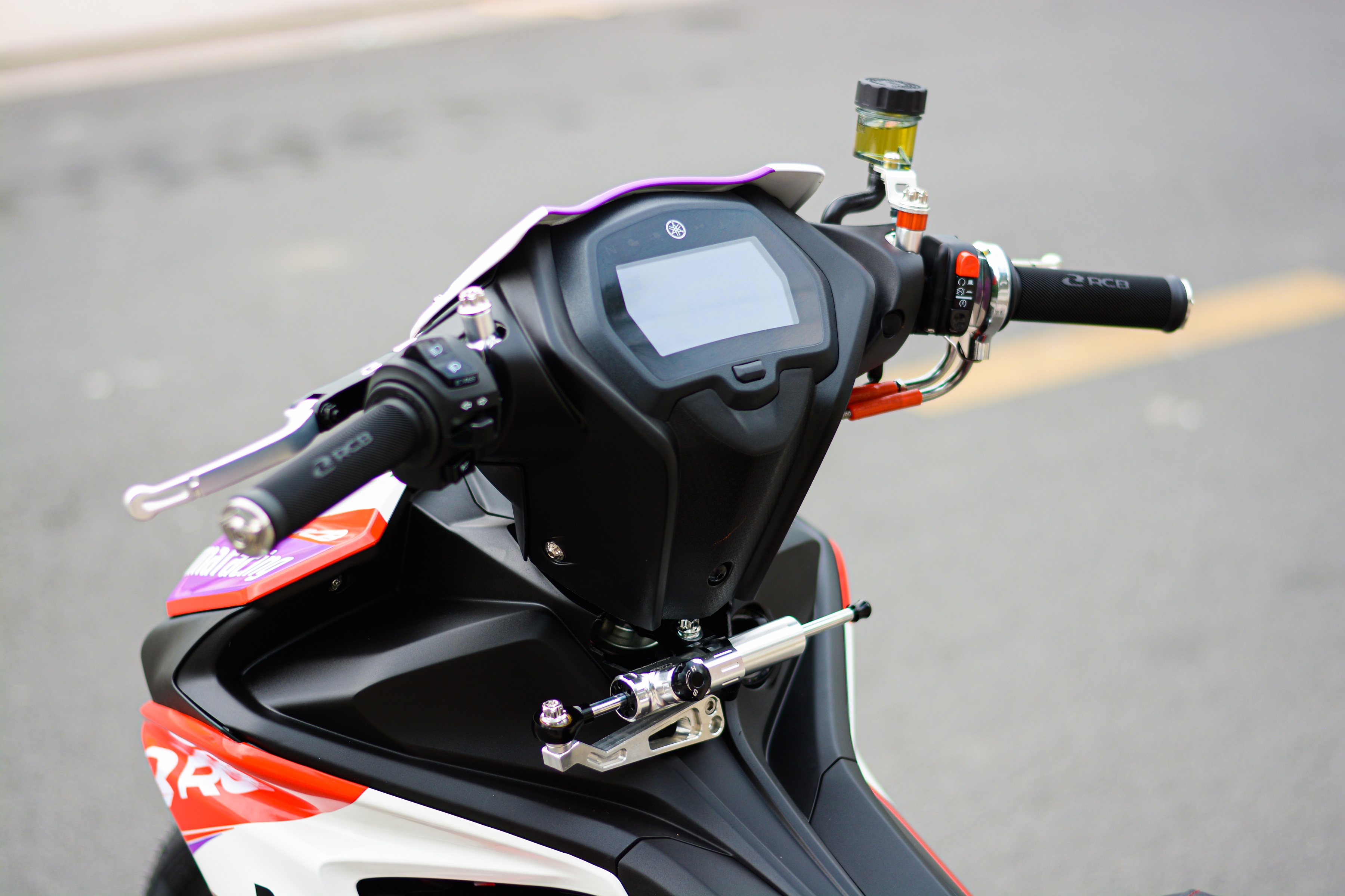 Chi tiet Yamaha Exciter 155 voi goi do tri gia gan 100 trieu dong anh 16