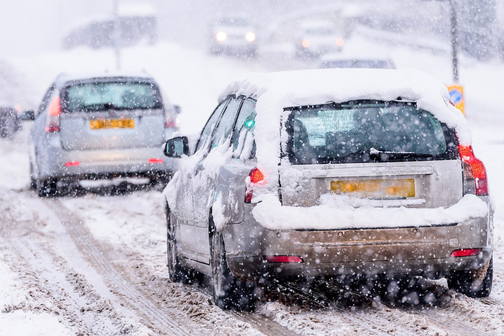 Nhung luu y khi lai xe tren mat duong tron truot anh 4