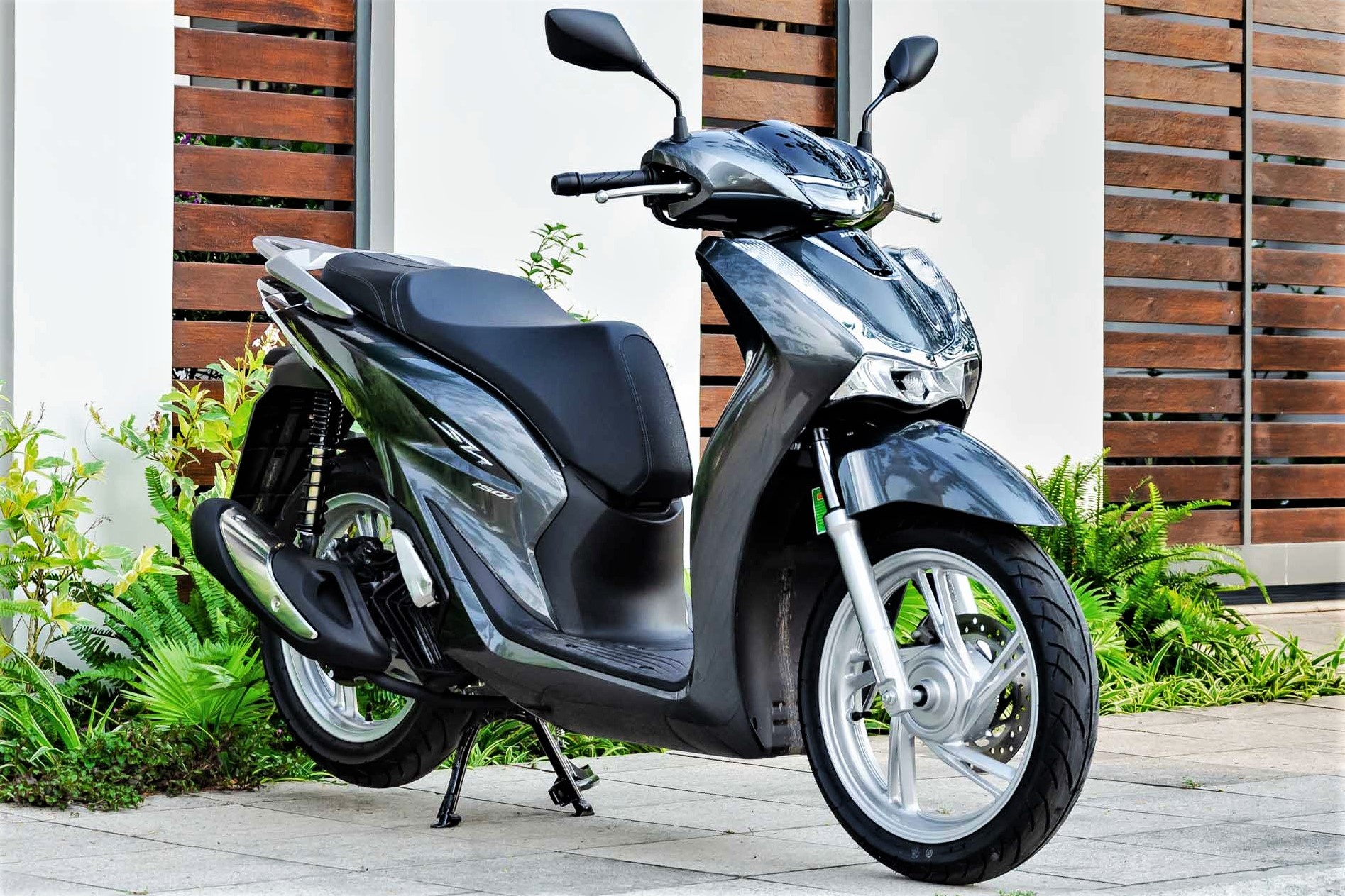 Nhieu dai ly giam gia Honda SH hinh anh