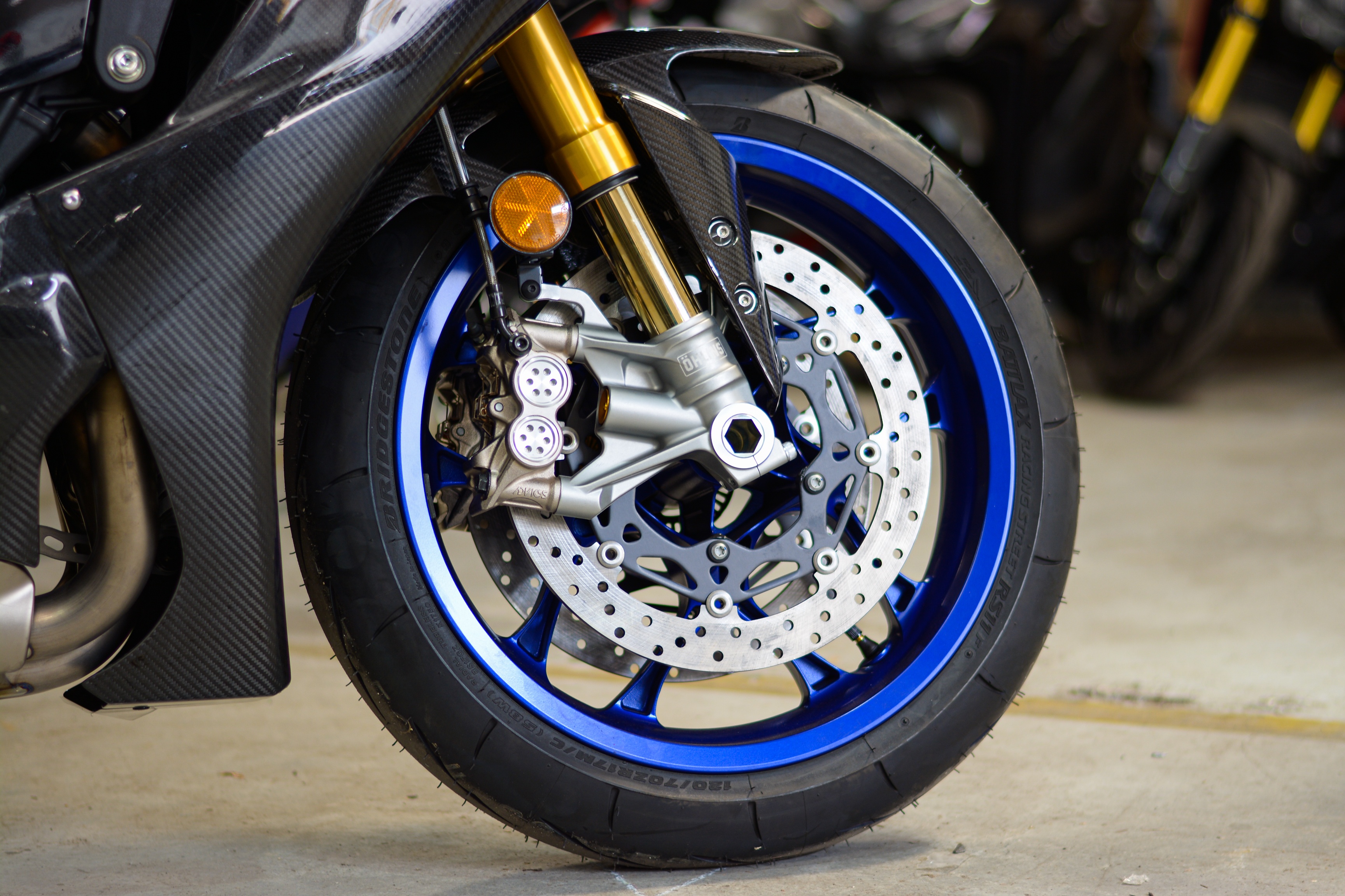 Can canh Yamaha YZF-R1M doi 2020 tai Viet Nam anh 4