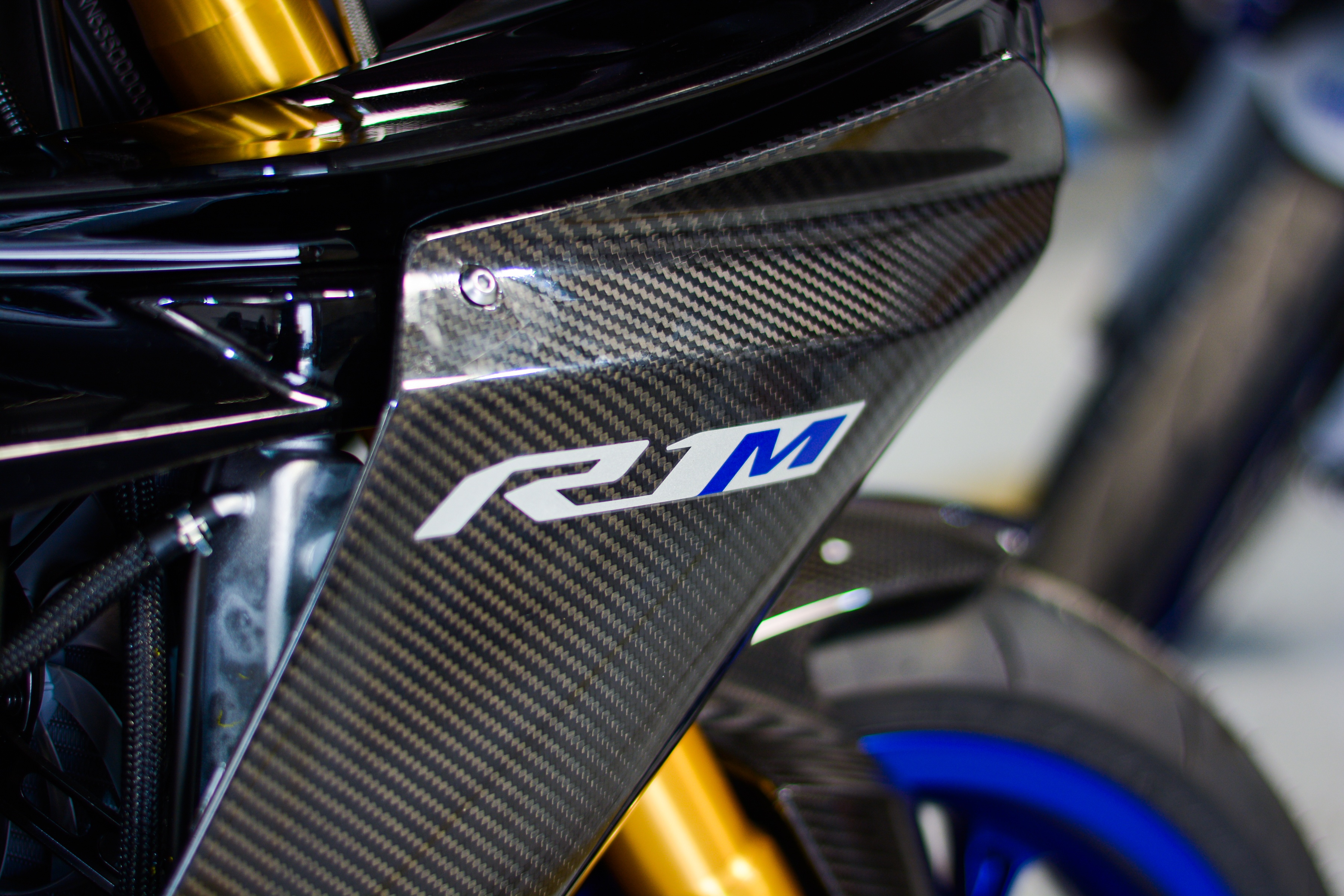 Sportbike tam gia 1 ty chon YZF-R1M hay S 1000 RR Performance anh 8