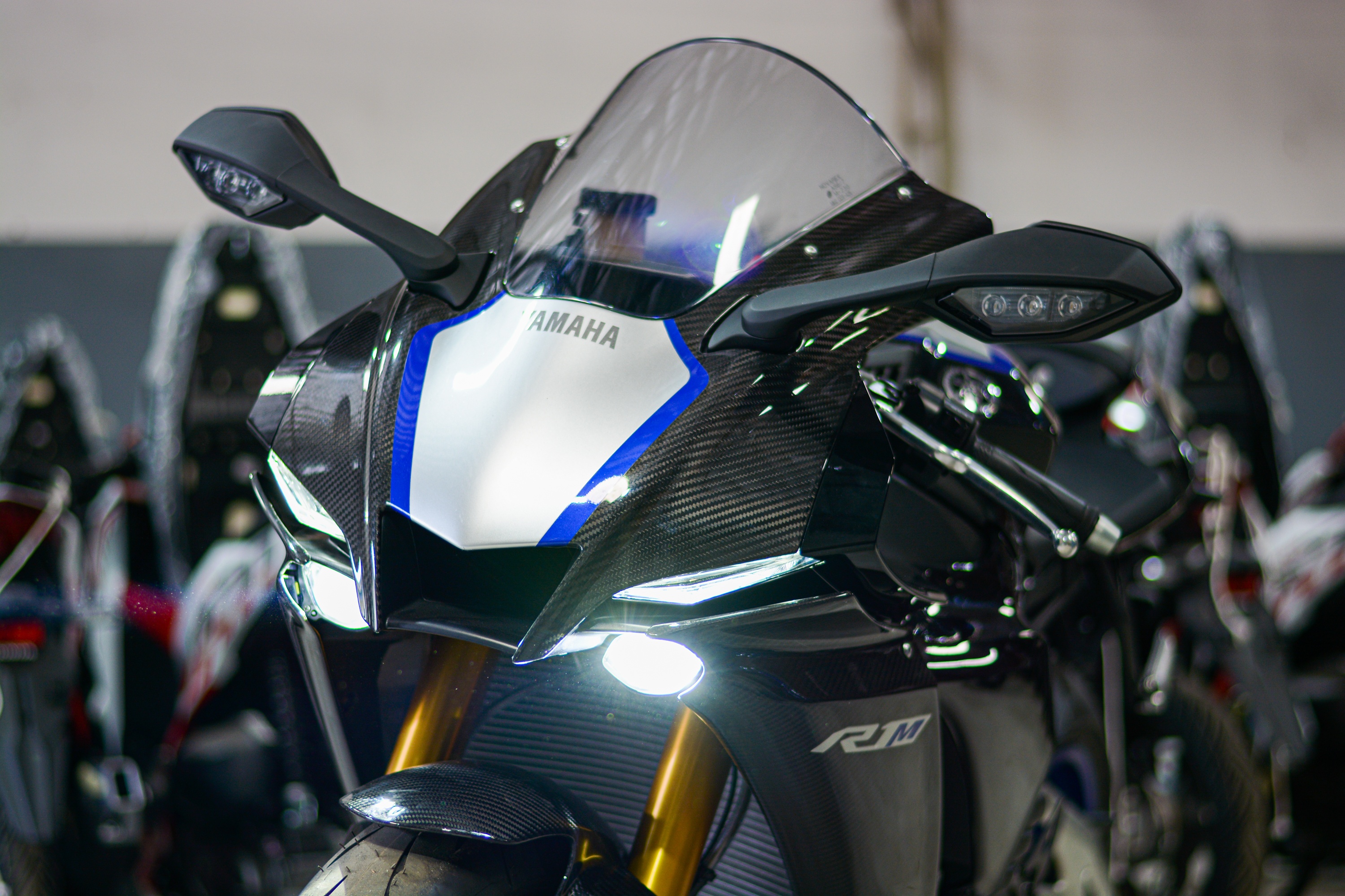 Can canh Yamaha YZF-R1M doi 2020 tai Viet Nam anh 3