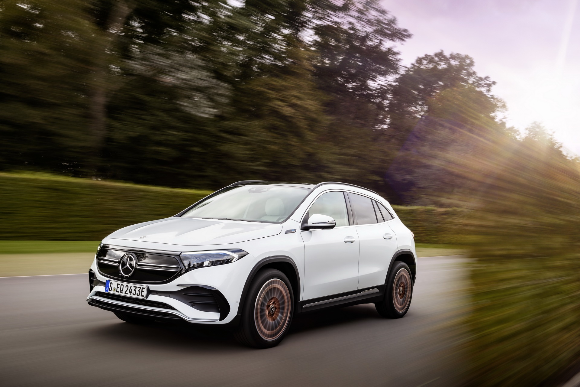 Mercedes EQA 250 duoc ra mat anh 1