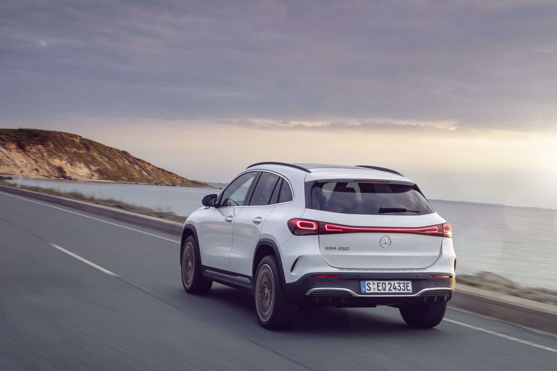 Mercedes EQA 250 duoc ra mat anh 5