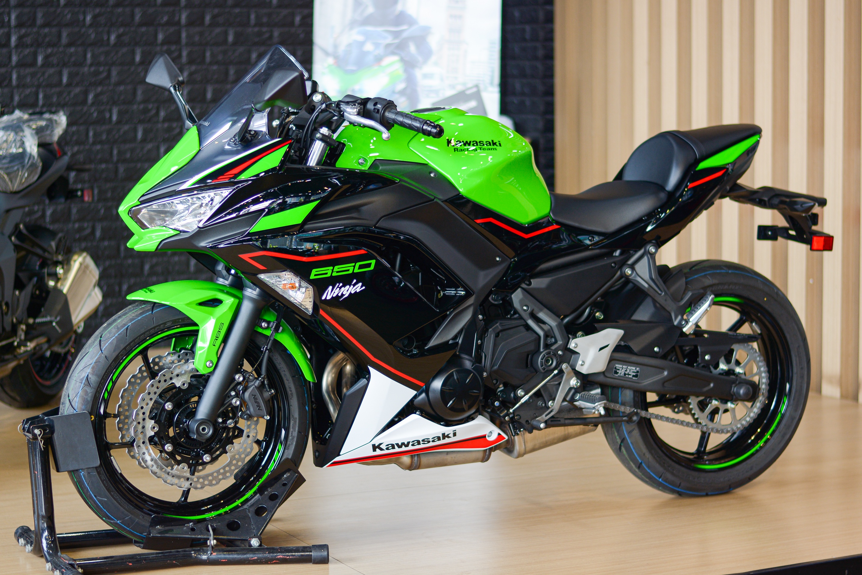 Chi tiet Kawasaki Ninja 650 KRT Edition doi 2021 tai Viet Nam hinh anh