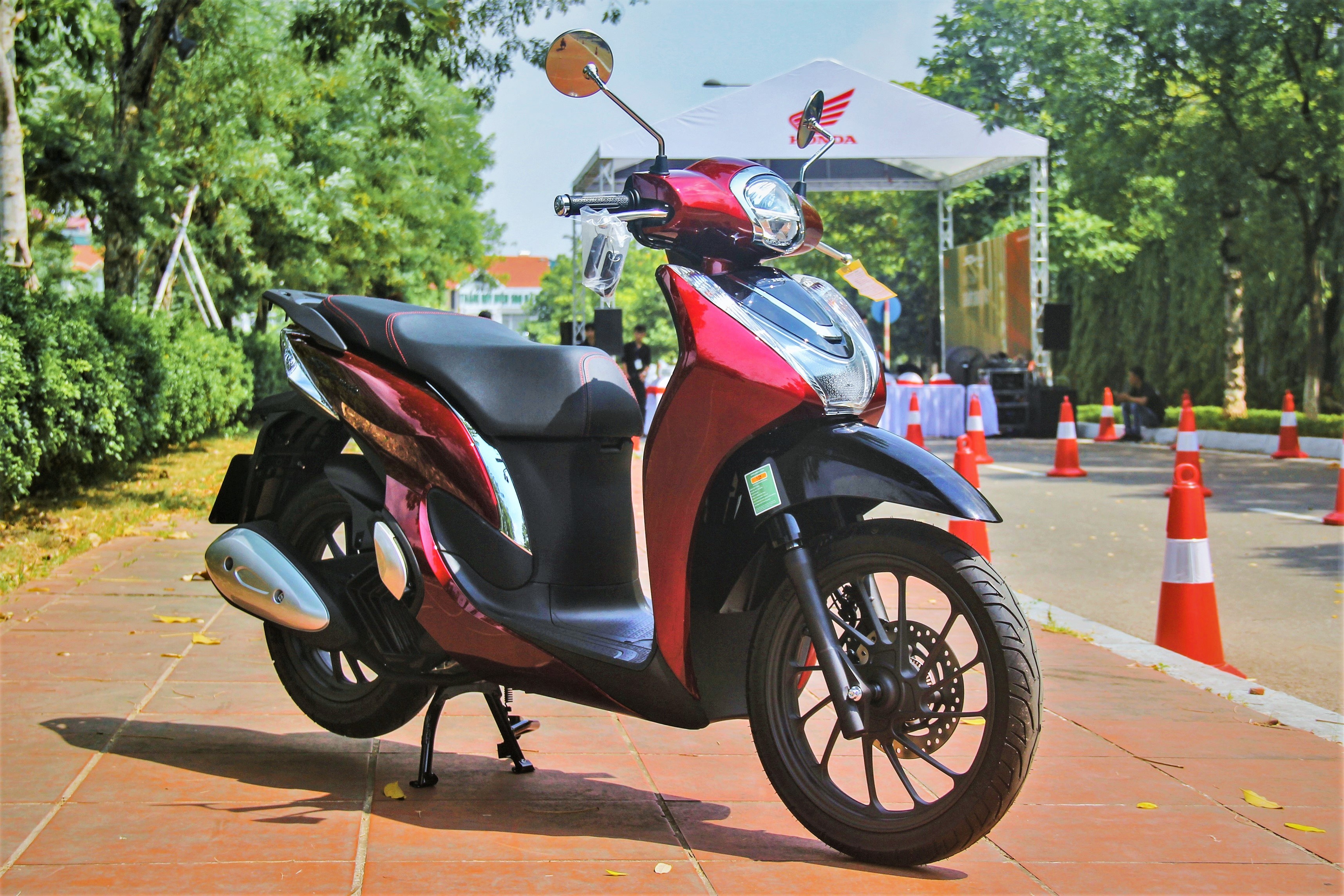 Honda SH Mode doi 2020 co gia 74 trieu dong tai TP.HCM hinh anh