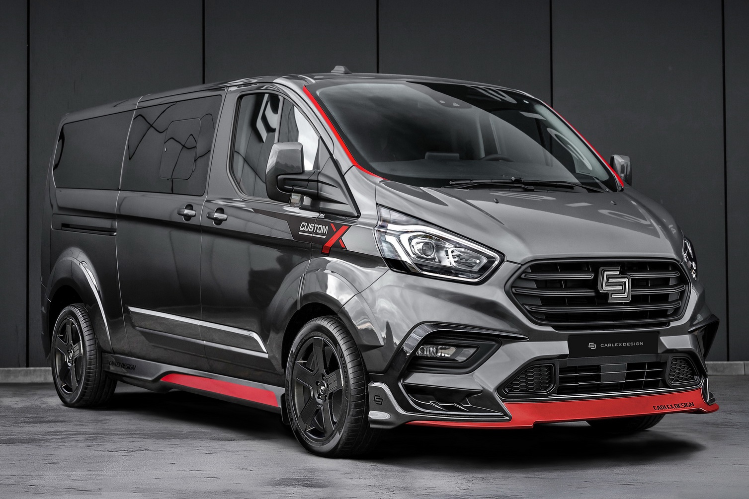 Chi tiet Ford Tourneo duoc do theo phong cach the thao hinh anh