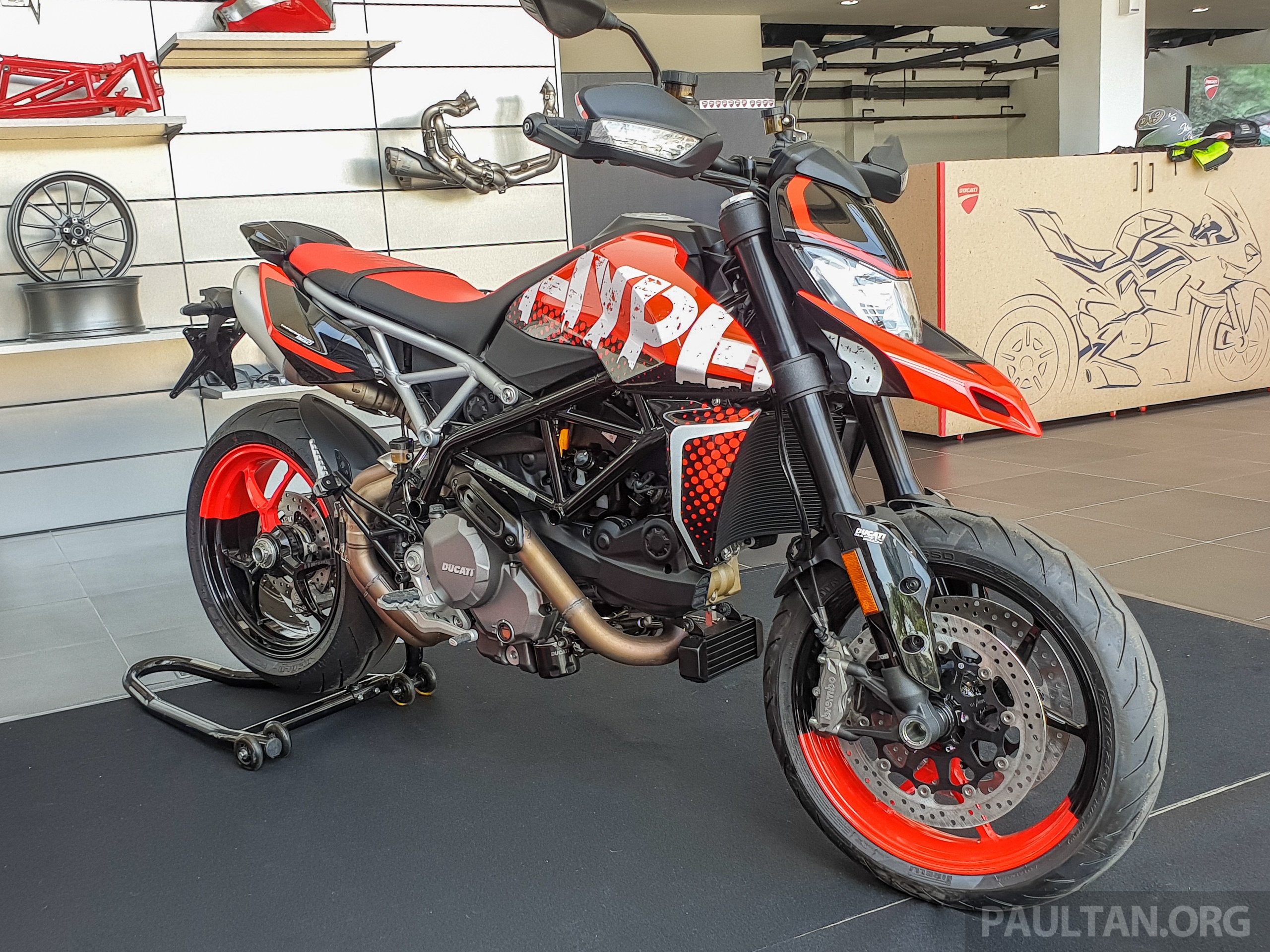 Ducati Hypermotard 950 RVE được ra mắt tại Malaysia ảnh 8 Ducati Hypermotard 950 RVE duoc ra mat tai Malaysia anh 8