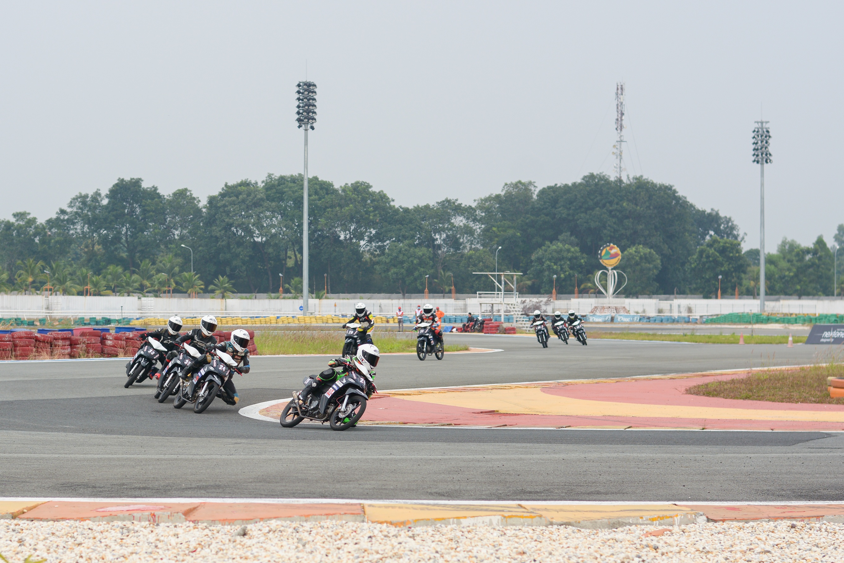 Chang 5 VMRC 2020 - cuoc chien day mau lua tren dat Binh Duong anh 8