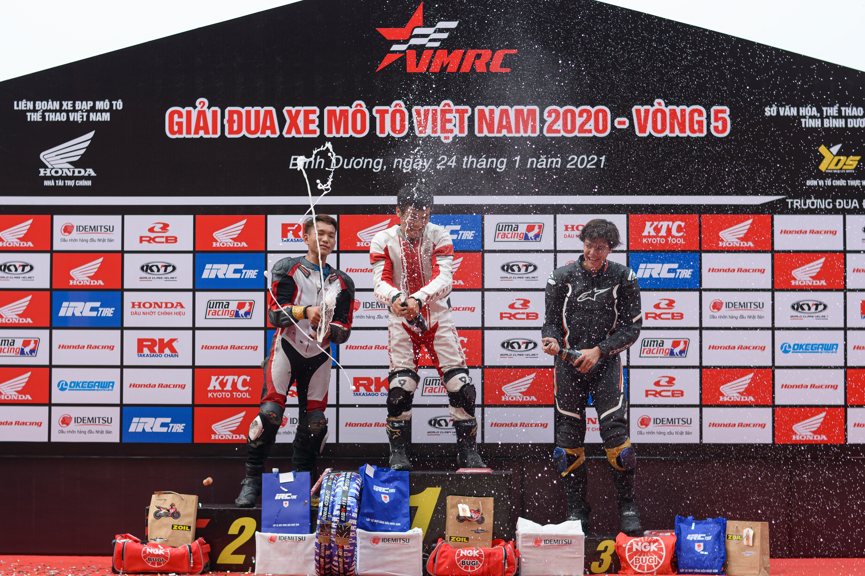 Chang 5 VMRC 2020 - cuoc chien day mau lua tren dat Binh Duong anh 23