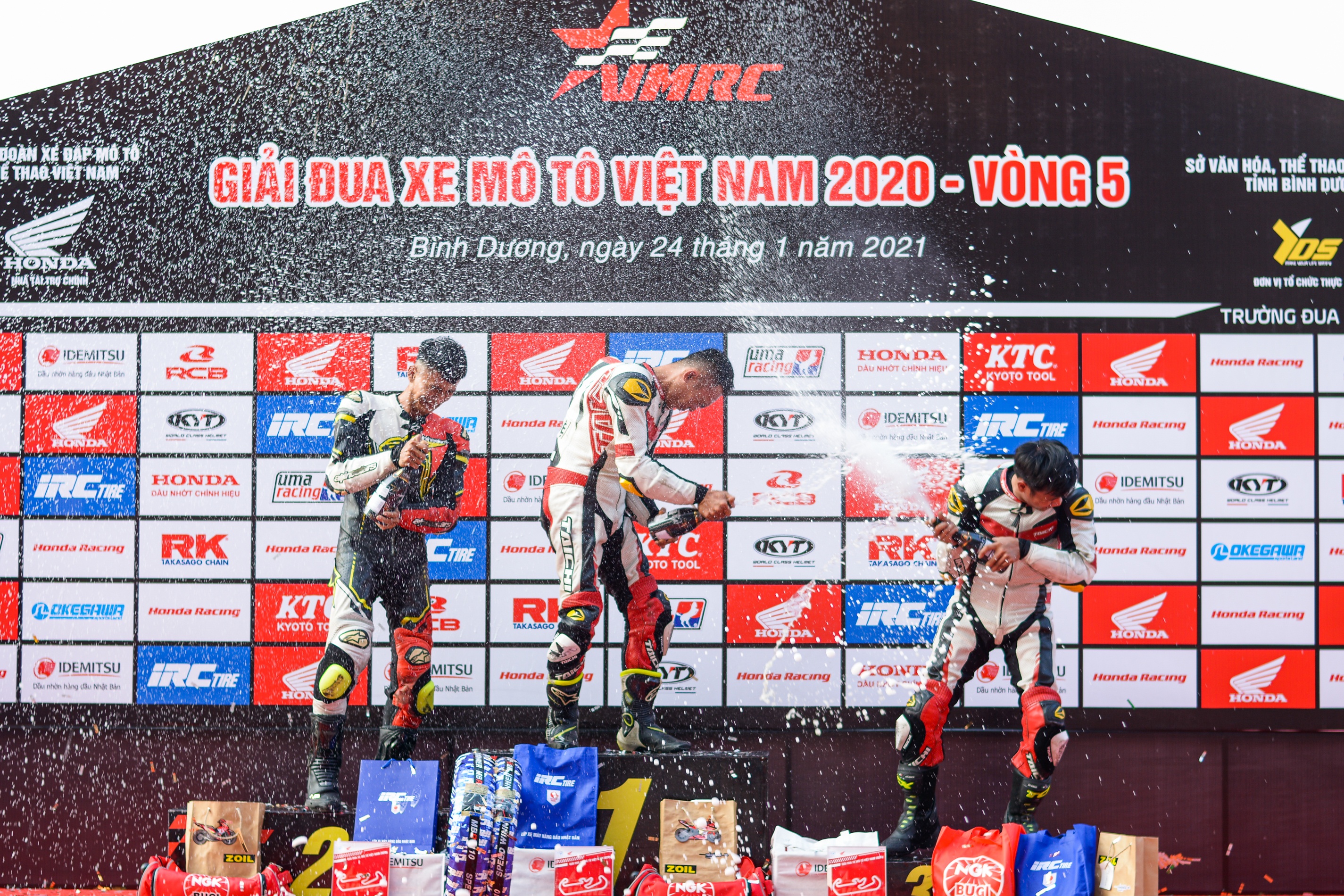 Chang 5 VMRC 2020 - cuoc chien day mau lua tren dat Binh Duong anh 26