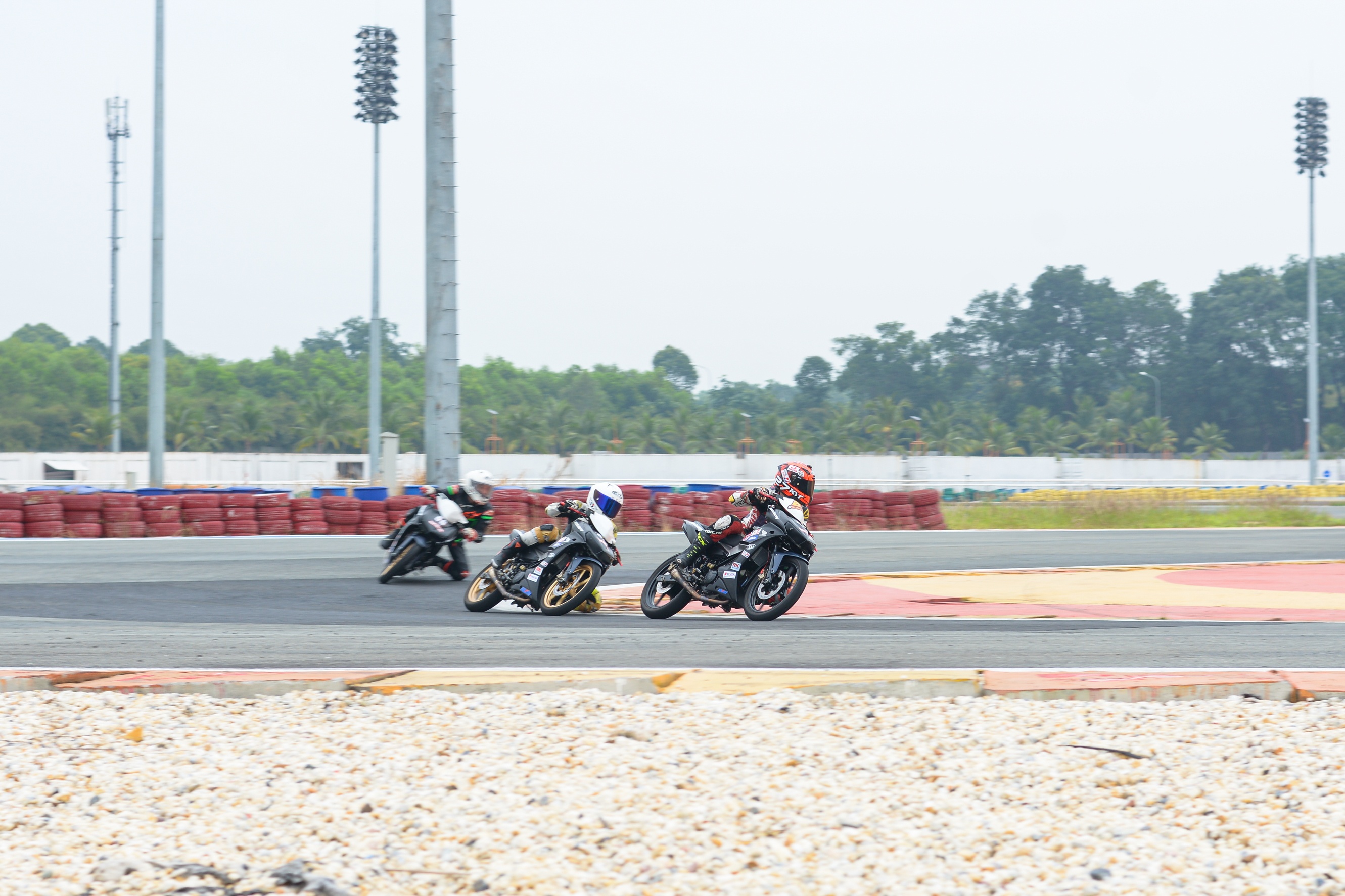 Chang 5 VMRC 2020 - cuoc chien day mau lua tren dat Binh Duong anh 17