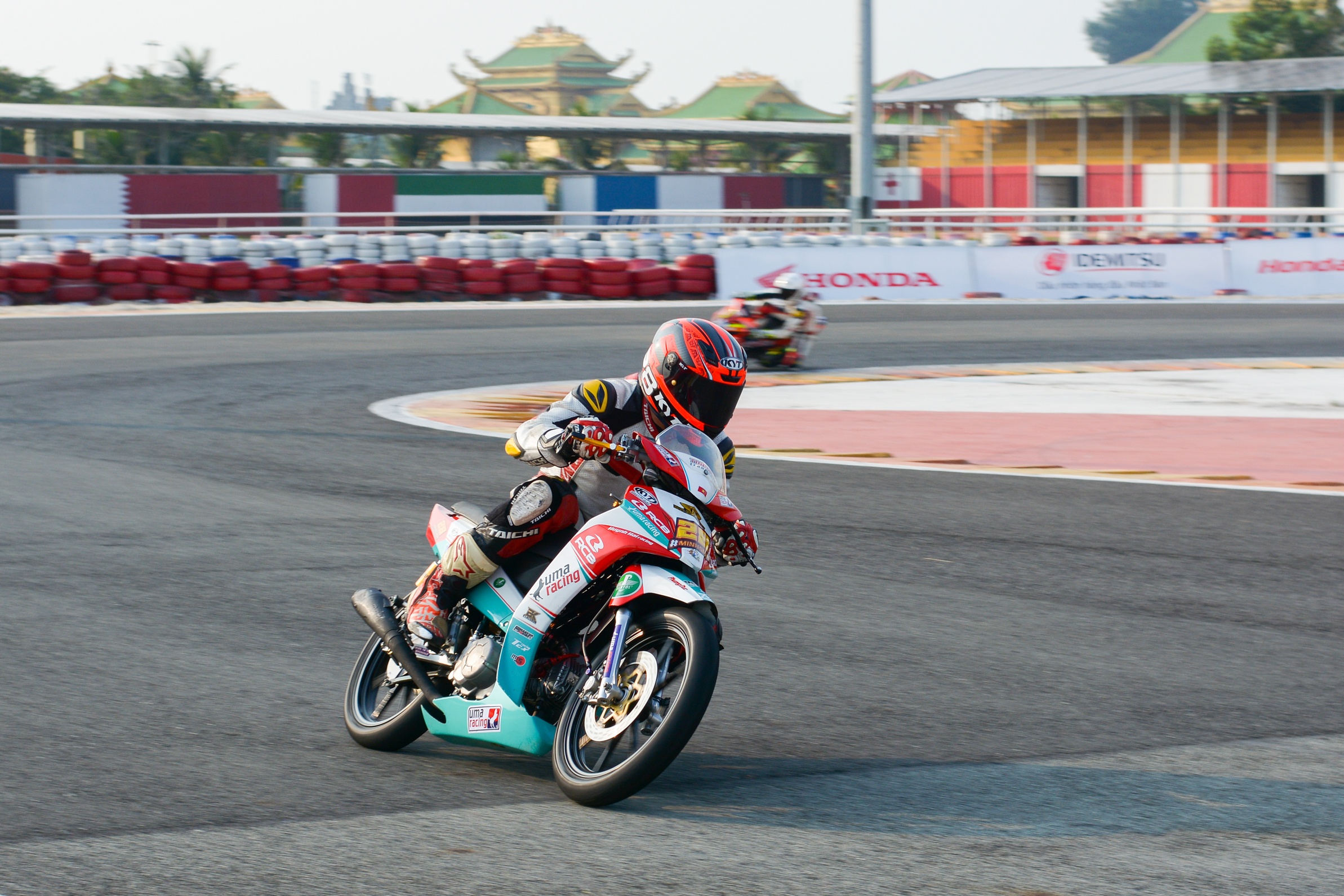 Chang 5 VMRC 2020 - cuoc chien day mau lua tren dat Binh Duong anh 20