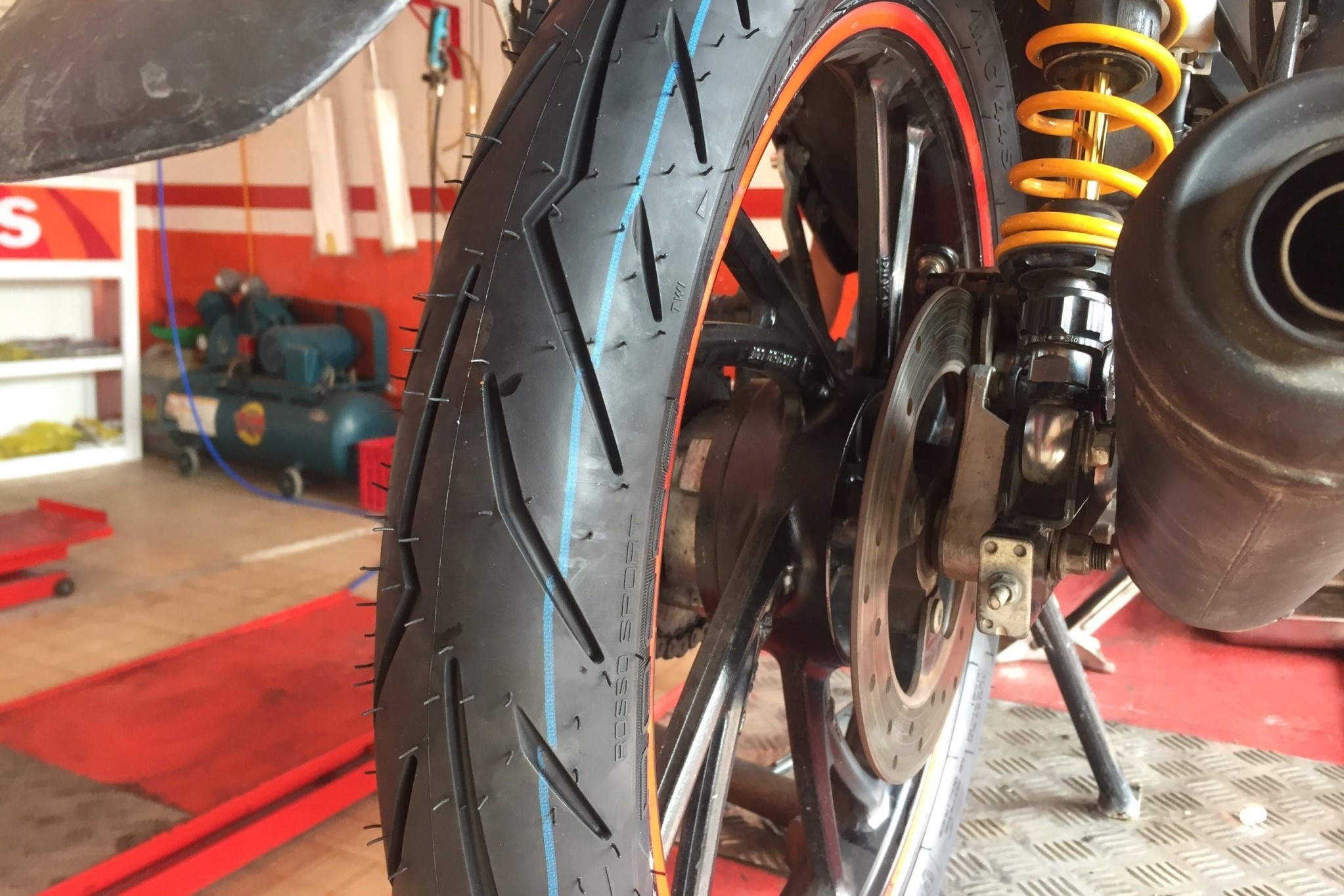 Đi xe máy về quê dịp Tết cần chuẩn bị gì ảnh 3 Di xe may ve que dip Tet can chuan bi gi anh 3