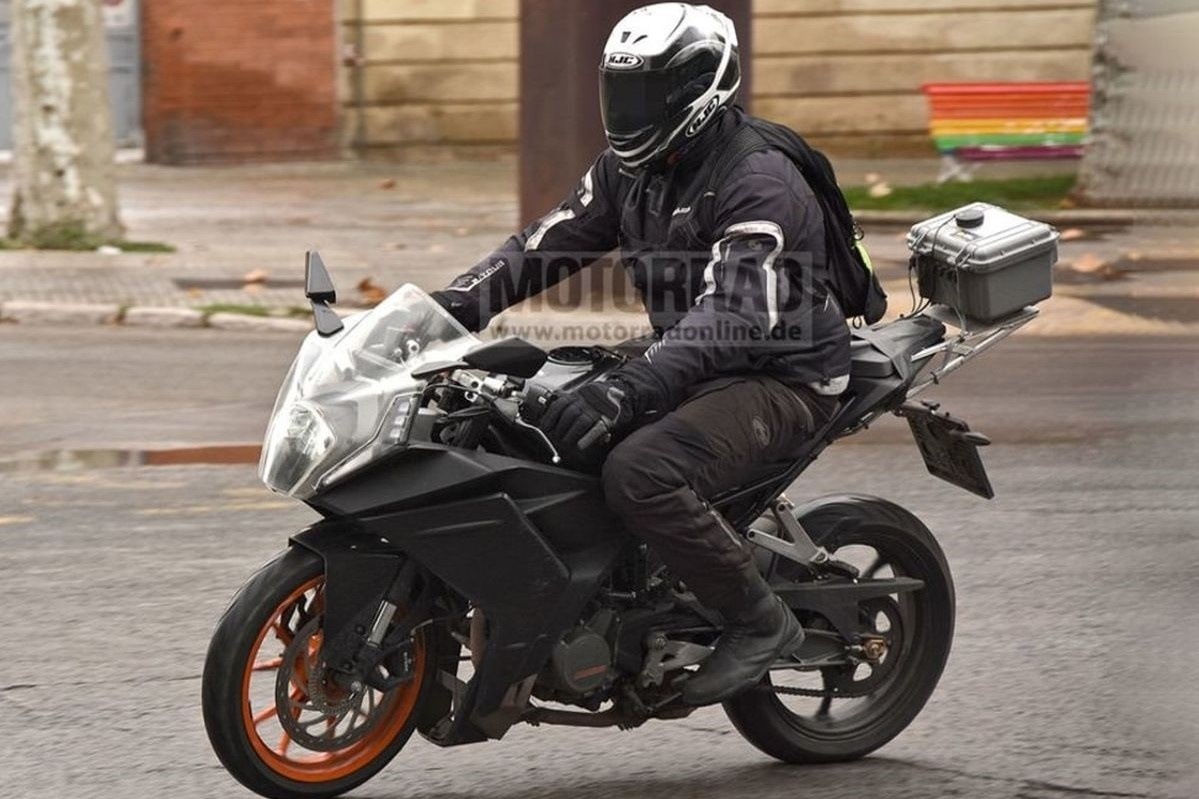 KTM RC390 the he moi lo anh chay thu hinh anh