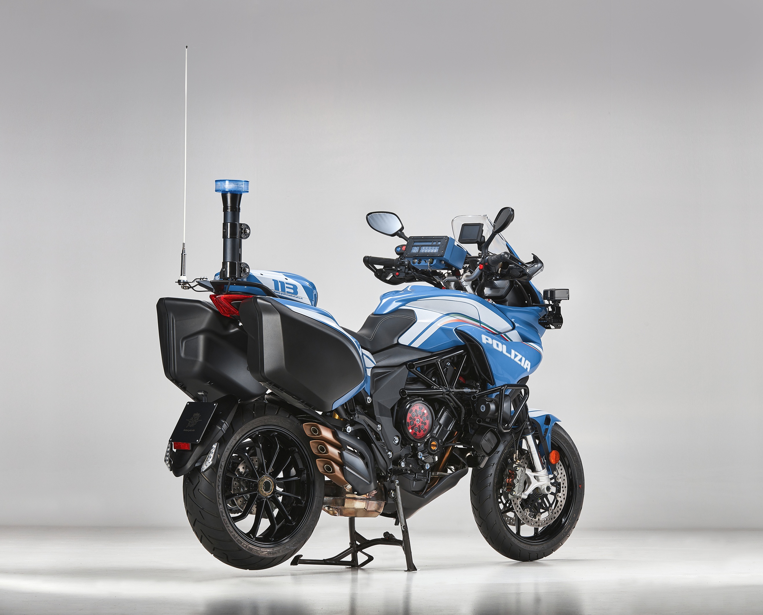 Cận cảnh môtô MV Agusta của cảnh sát Italy ảnh 2 Can canh moto MV Agusta cua canh sat Italy anh 2