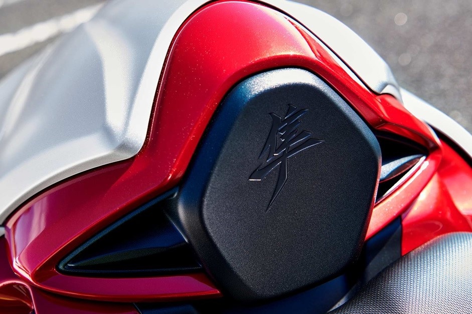 Chi tiet Suzuki Hayabusa 2022 vua duoc ra mat gia tu 18.599 USD anh 6