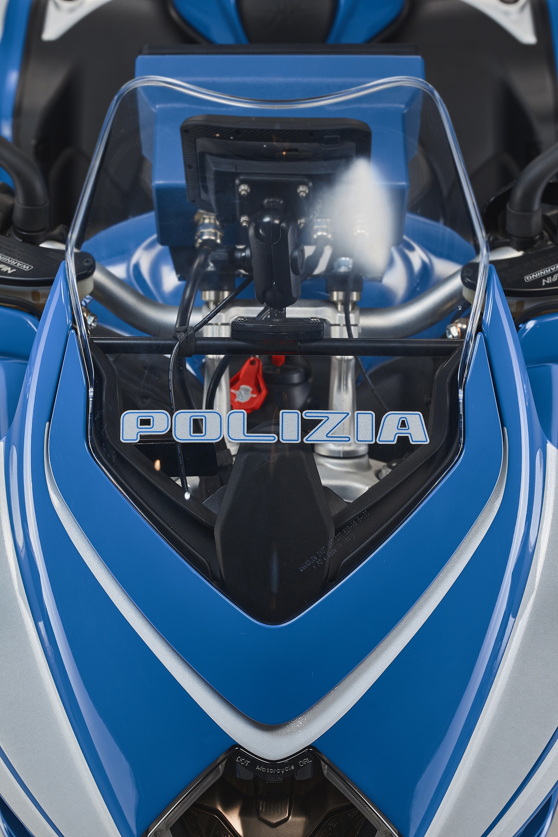 Cận cảnh môtô MV Agusta của cảnh sát Italy ảnh 3 Can canh moto MV Agusta cua canh sat Italy anh 3