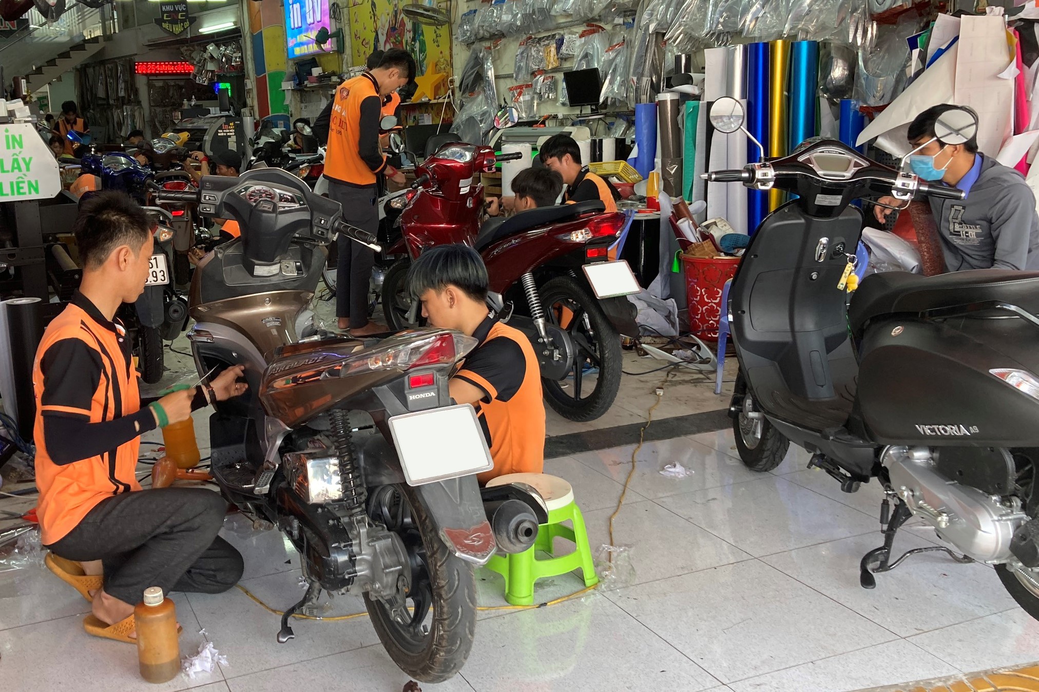 doi mau son xe can lam gi anh 1