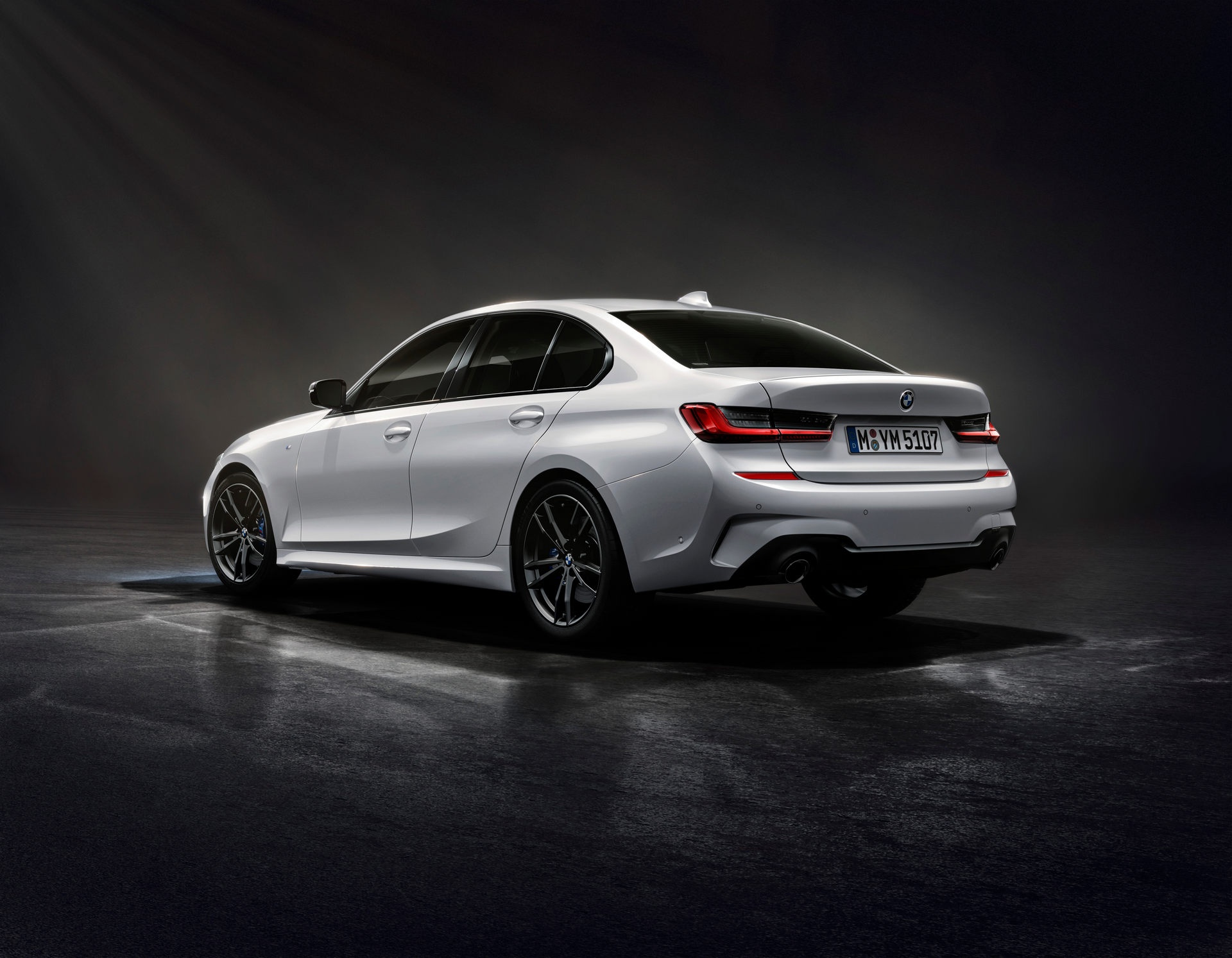 BMW 330i Iconic Edition duoc ra mat anh 3