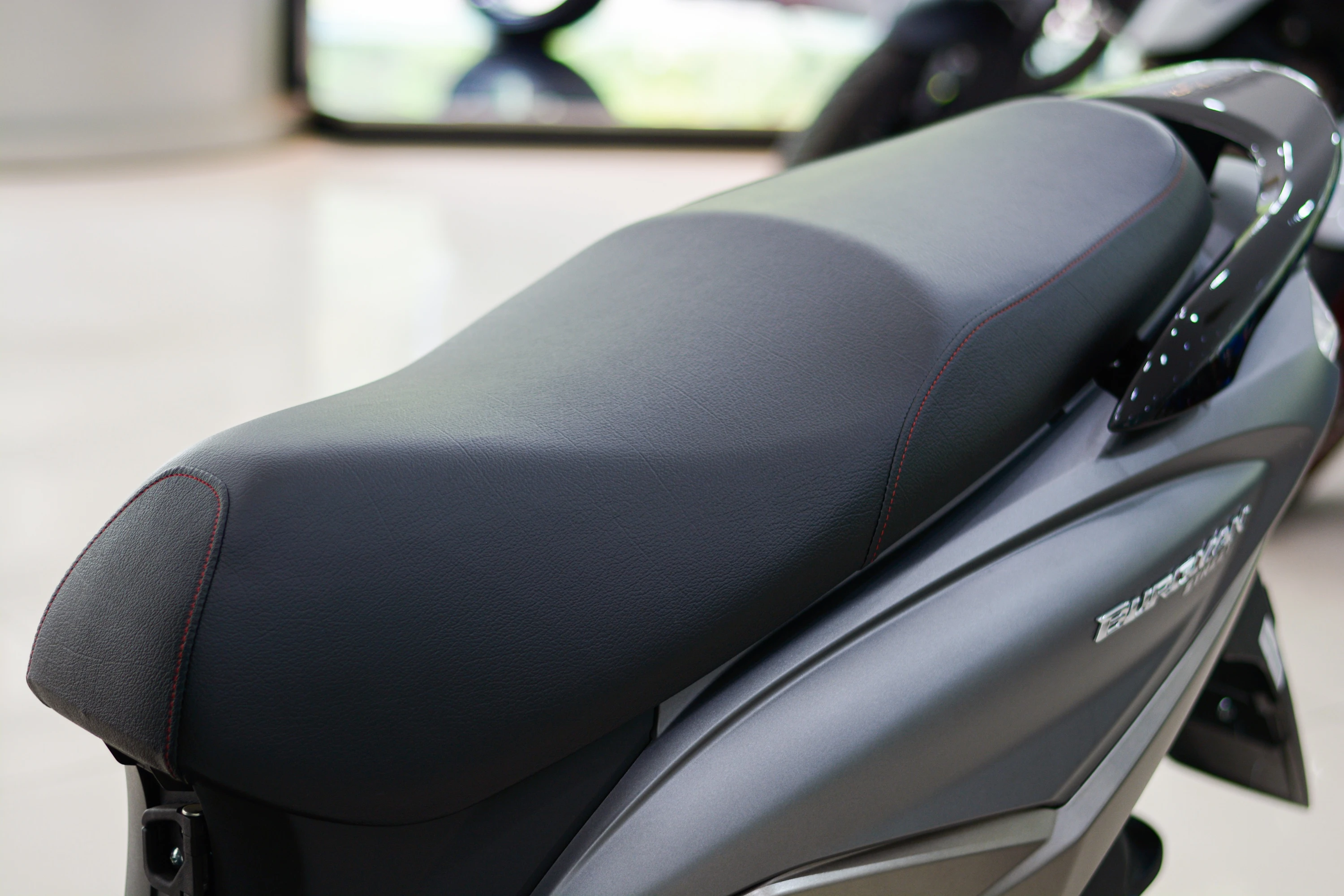 Chi tiet Suzuki Burgman Street tai Viet Nam anh 13