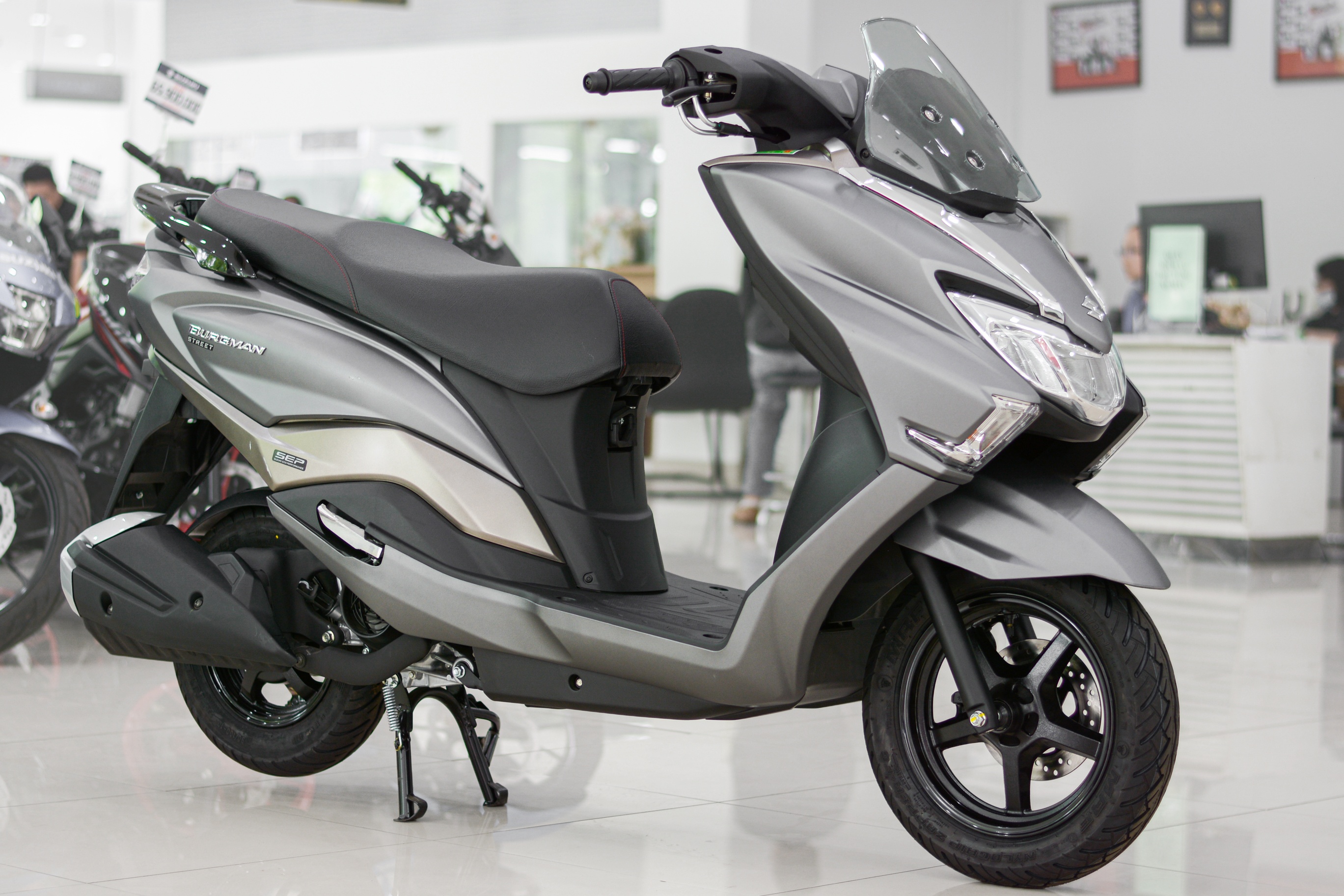 Chi tiet Suzuki Burgman Street tai Viet Nam, gia 49,5 trieu dong hinh anh
