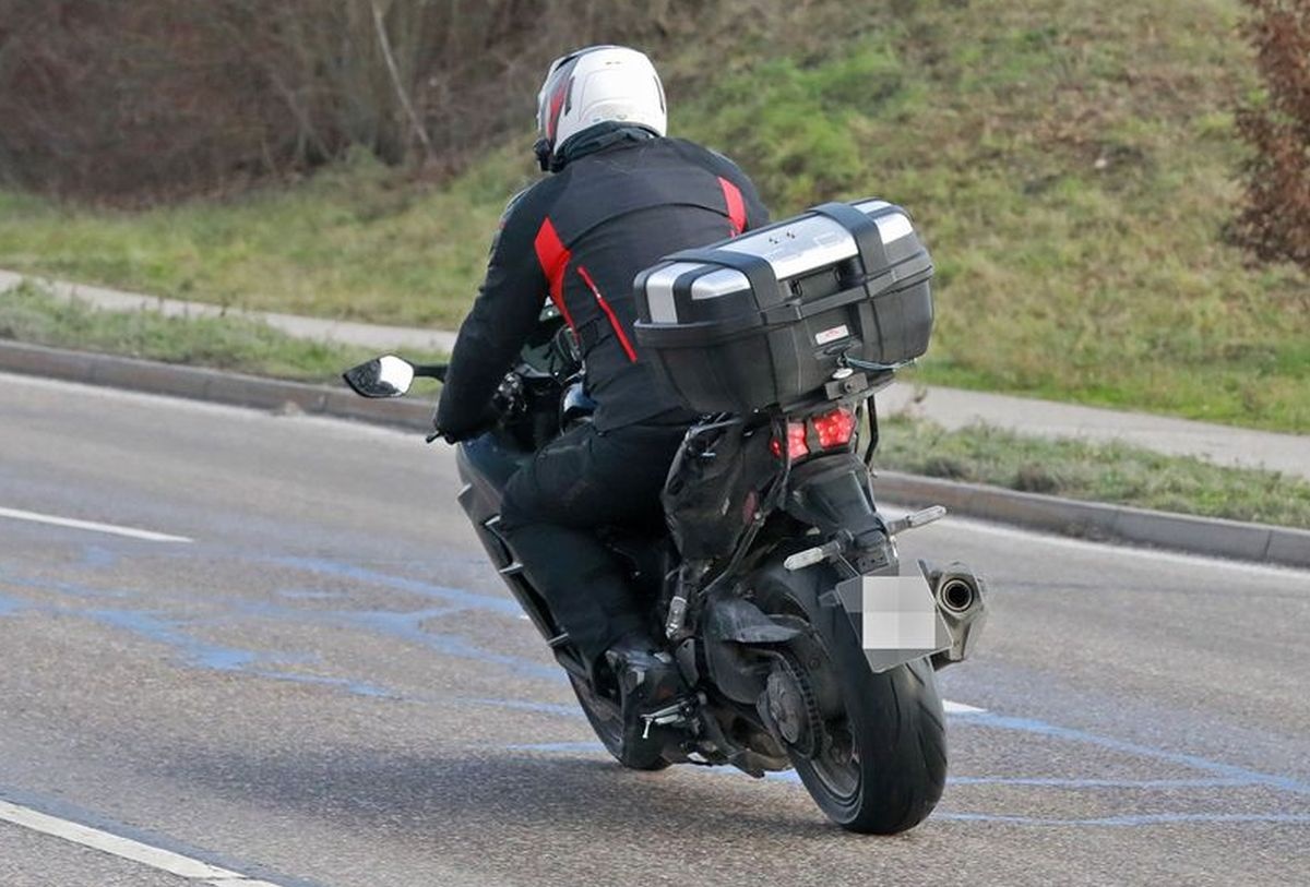 Kawasaki H2 SX 2022 duoc trang bi radar phia truoc anh 2