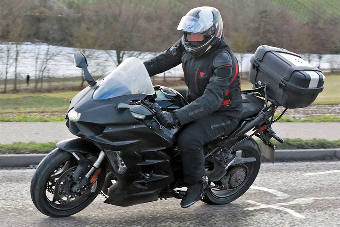 Kawasaki H2 SX 2022 duoc trang bi radar phia truoc hinh anh