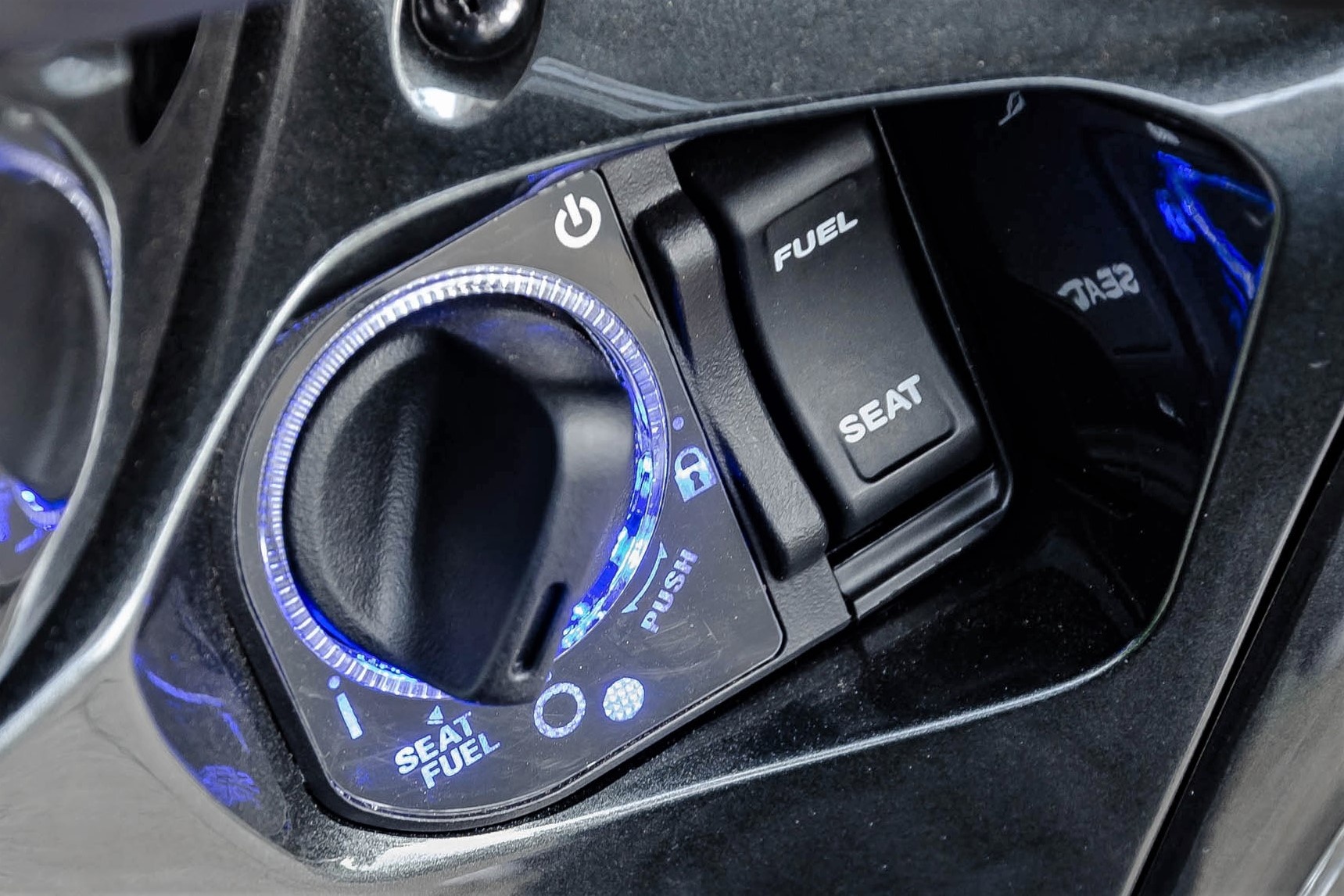 Toi co nen lap them smartkey cho Honda Vision cu? hinh anh