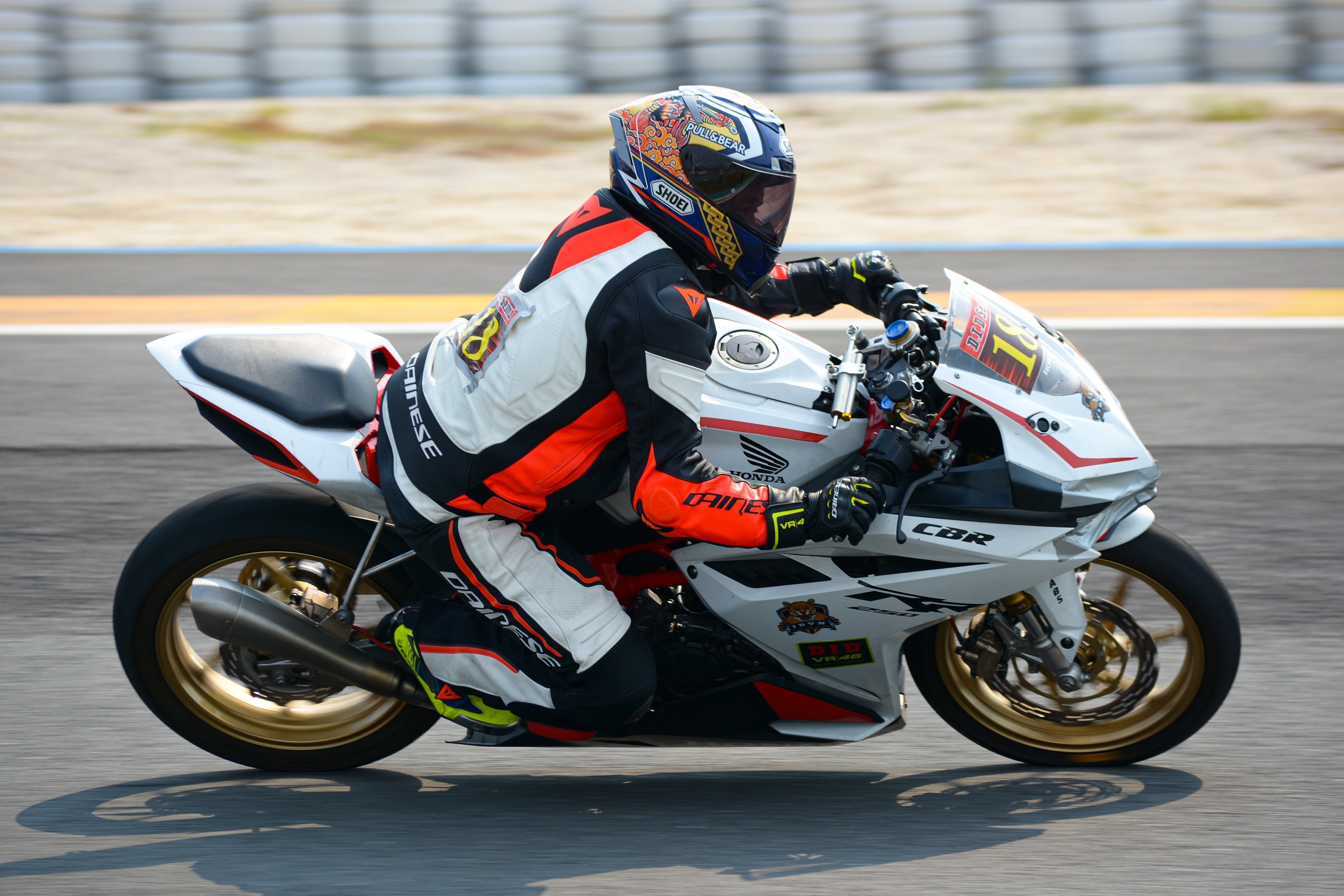 Giai dua moto phan khoi lon dau tien duoc to chuc tai Viet Nam hinh anh