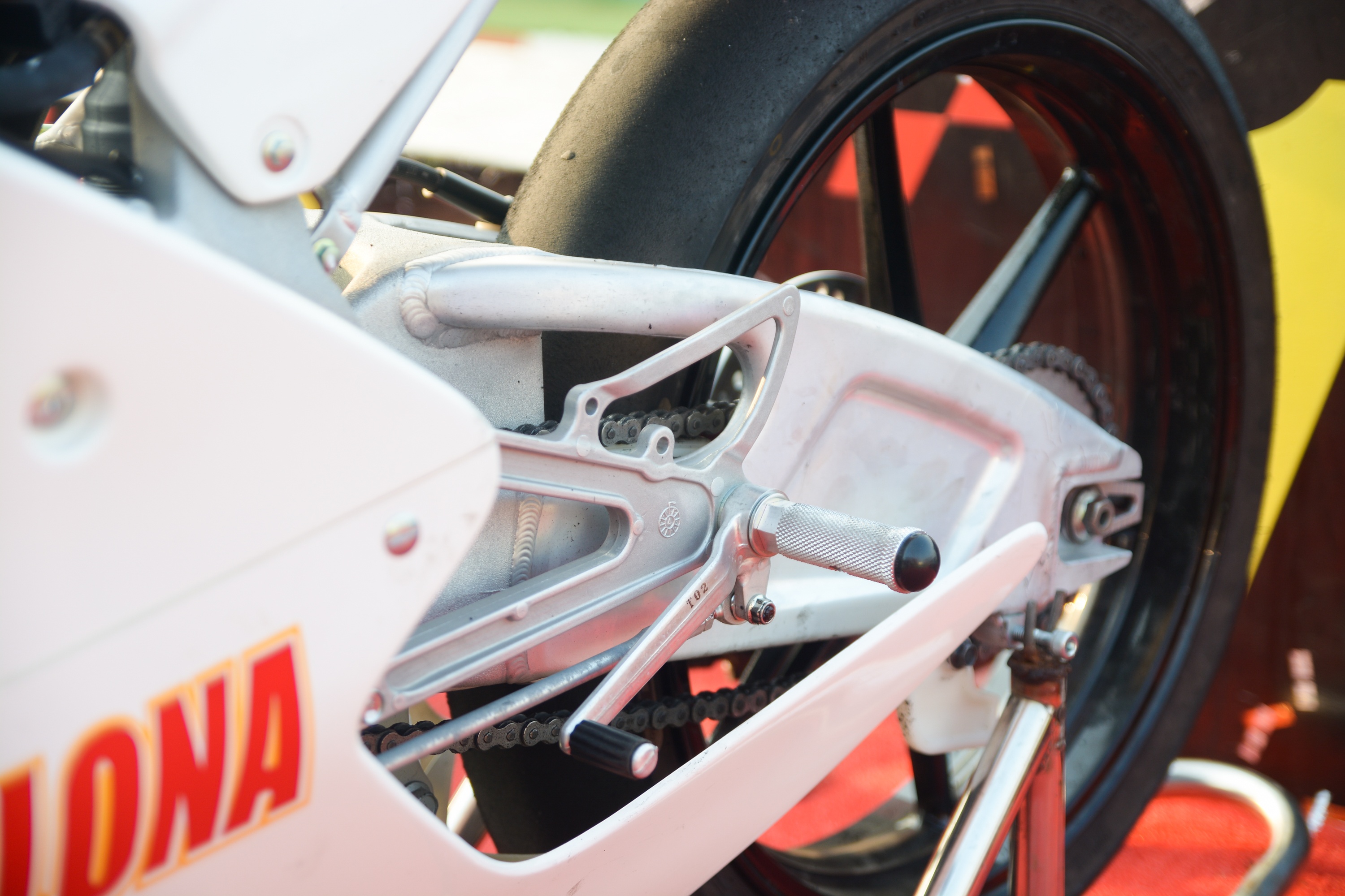 Can canh xe dua Honda NSF250R tai Viet Nam anh 10